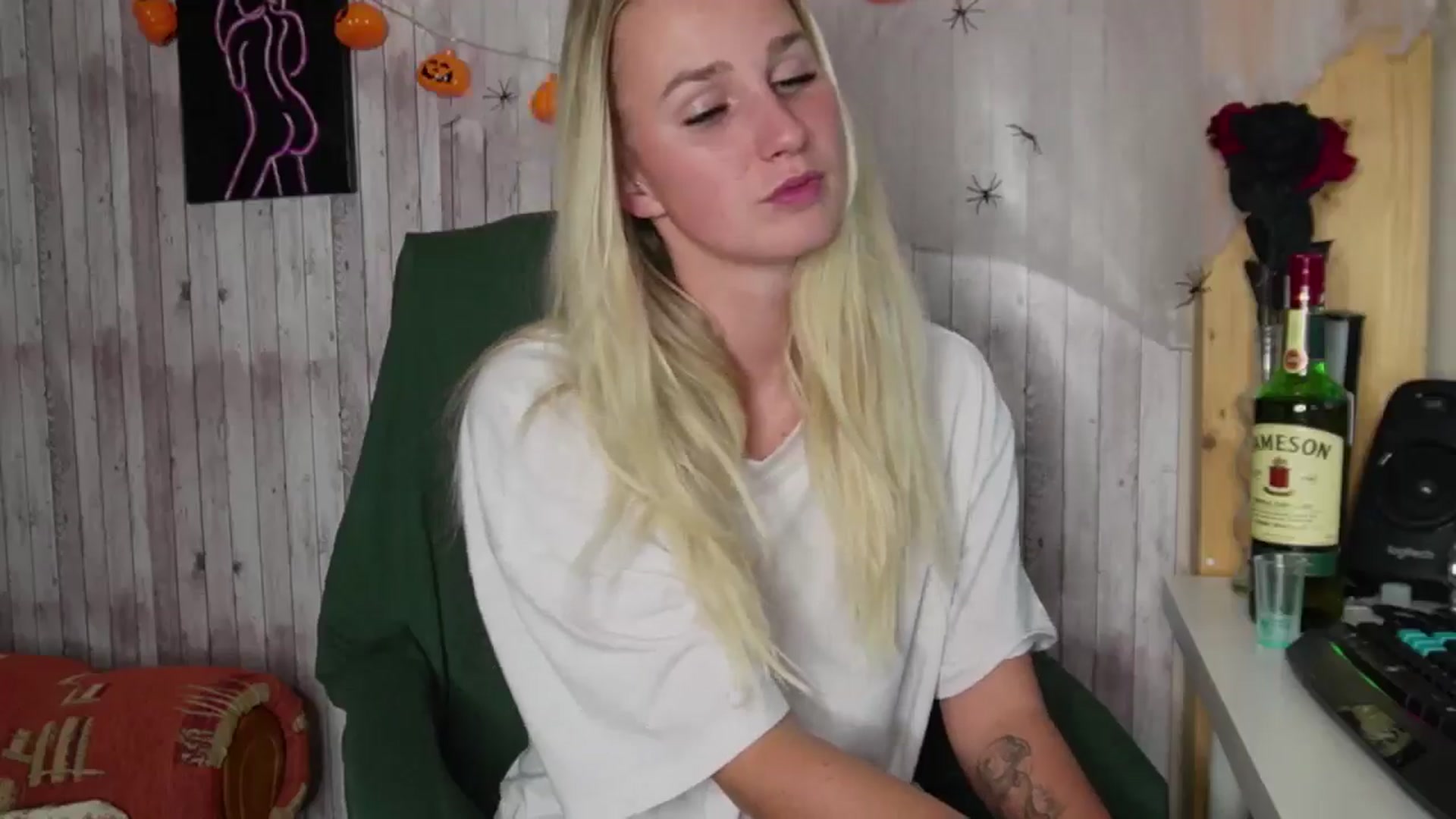 Gallery image thumbnail from realmiagold's myfreecams stream on, 11/11/2024, 17:46 image 12 of 20