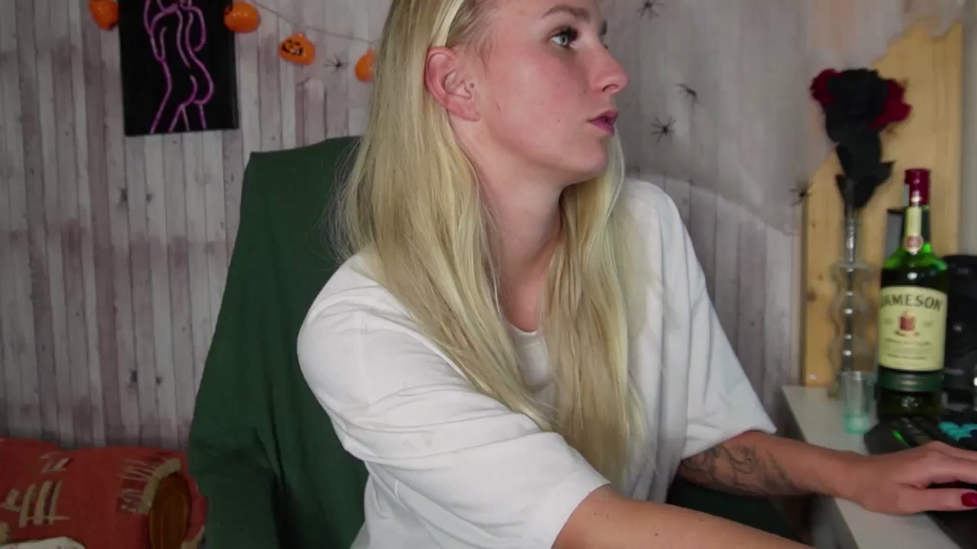 Gallery image thumbnail from realmiagold's myfreecams stream on, 11/11/2024, 17:46 image 14 of 20