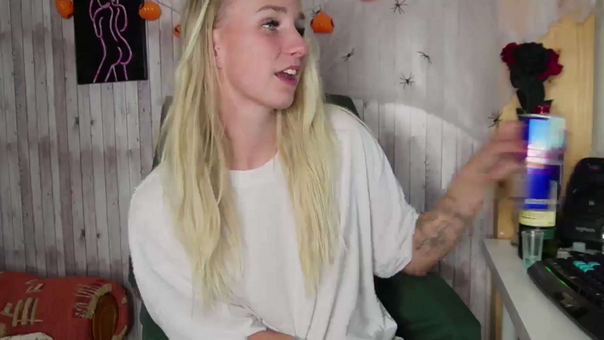 Gallery image thumbnail from realmiagold's myfreecams stream on, 11/11/2024, 17:46 image 8 of 20