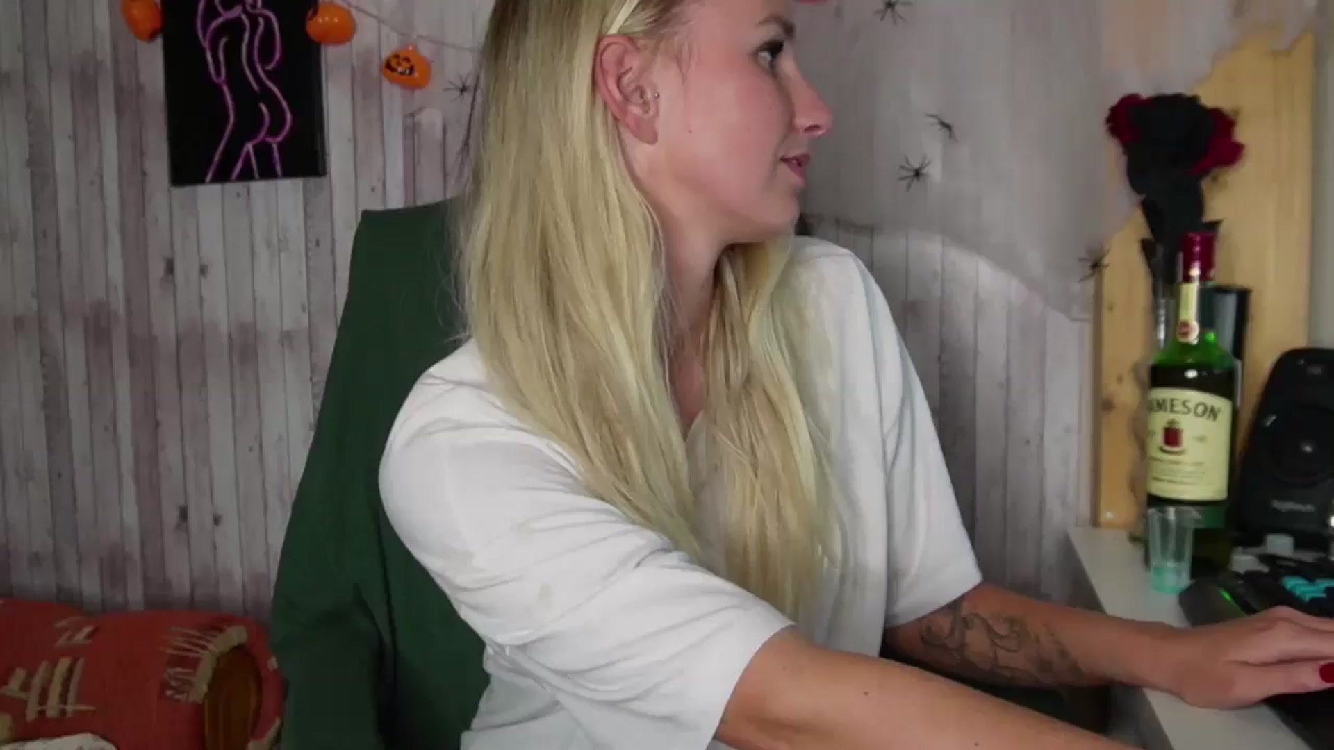 Gallery image thumbnail from realmiagold's myfreecams stream on, 11/11/2024, 17:46 image 13 of 20