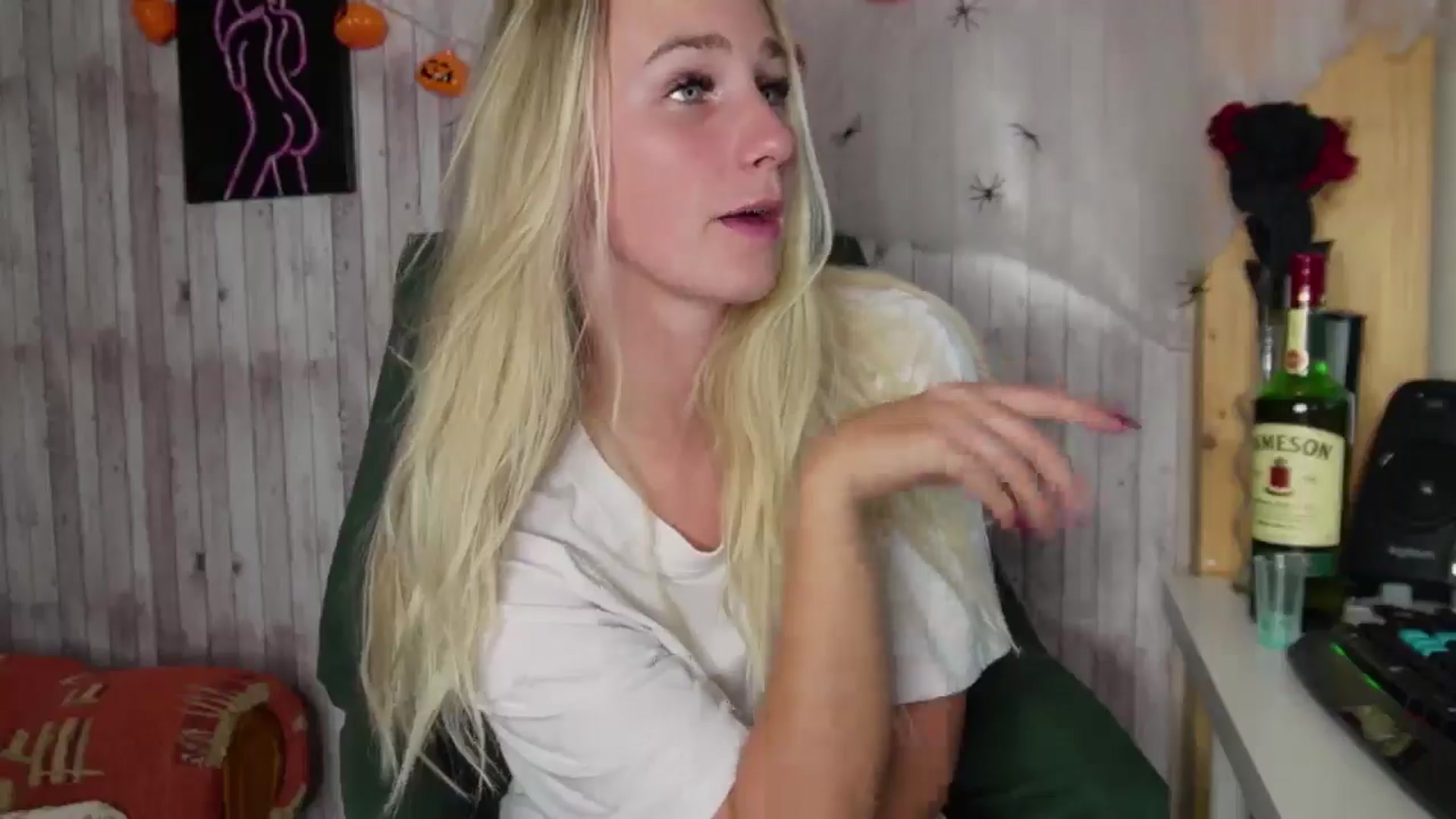 Gallery image thumbnail from realmiagold's myfreecams stream on, 11/11/2024, 17:46 image 11 of 20