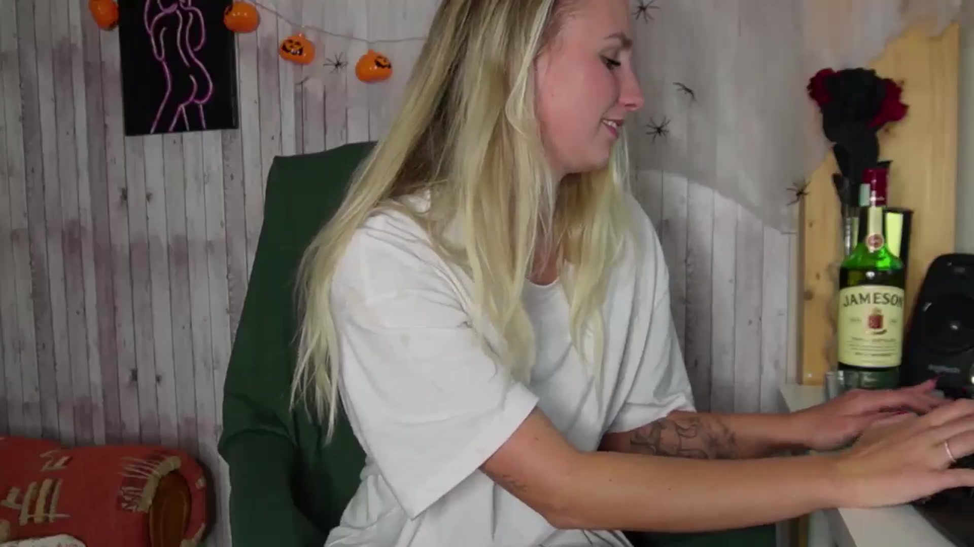 Gallery image thumbnail from realmiagold's myfreecams stream on, 11/11/2024, 17:46 image 6 of 20