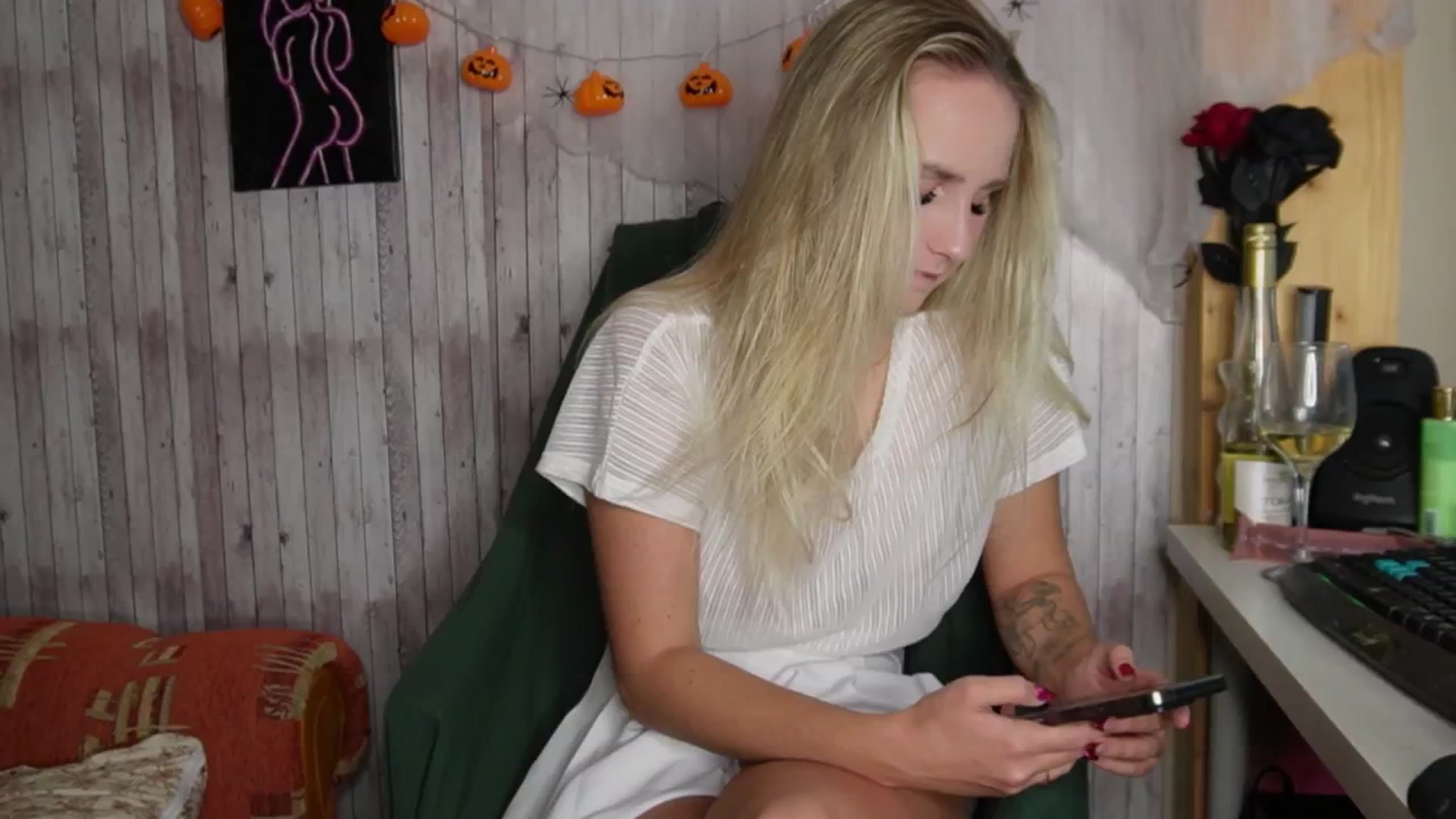 Gallery image thumbnail from realmiagold's myfreecams stream on, 11/20/2024, 19:26 image 16 of 20