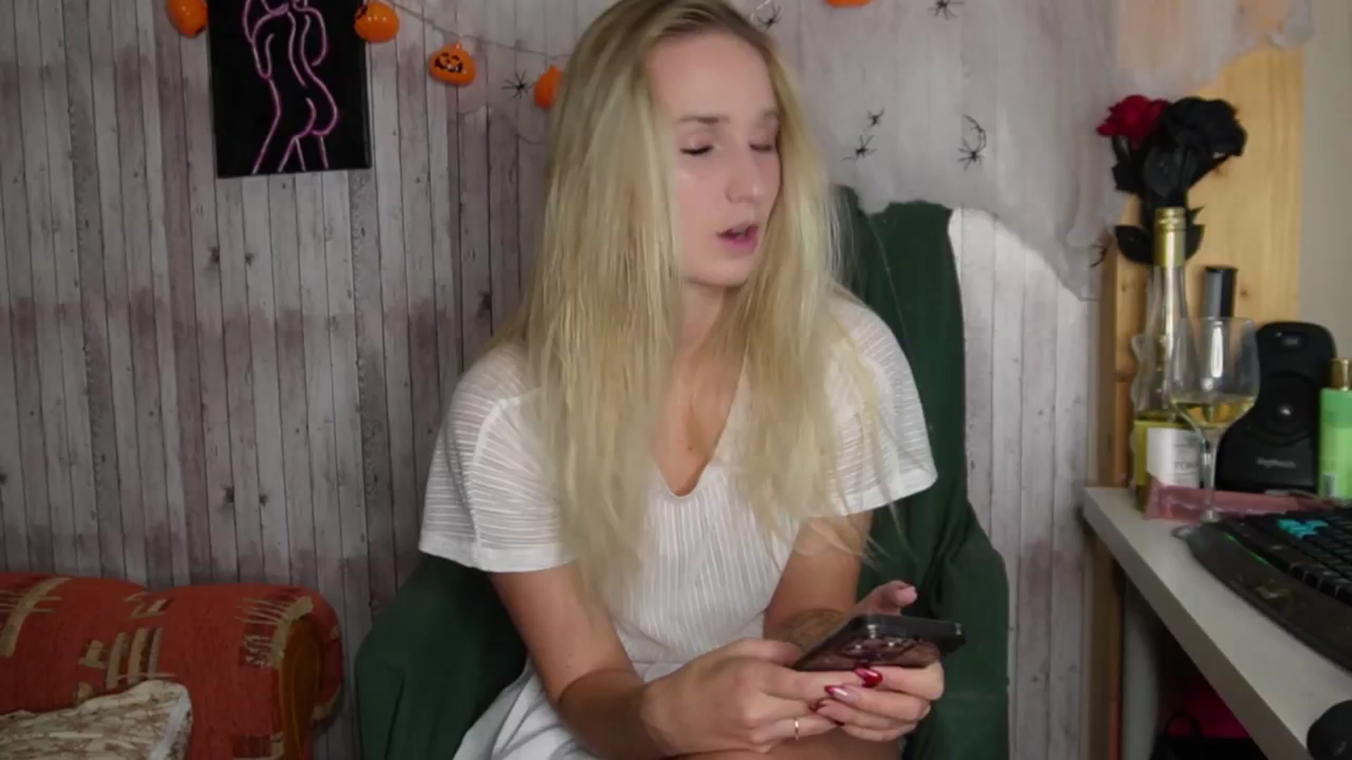 Gallery image thumbnail from realmiagold's myfreecams stream on, 11/20/2024, 19:26 image 19 of 20