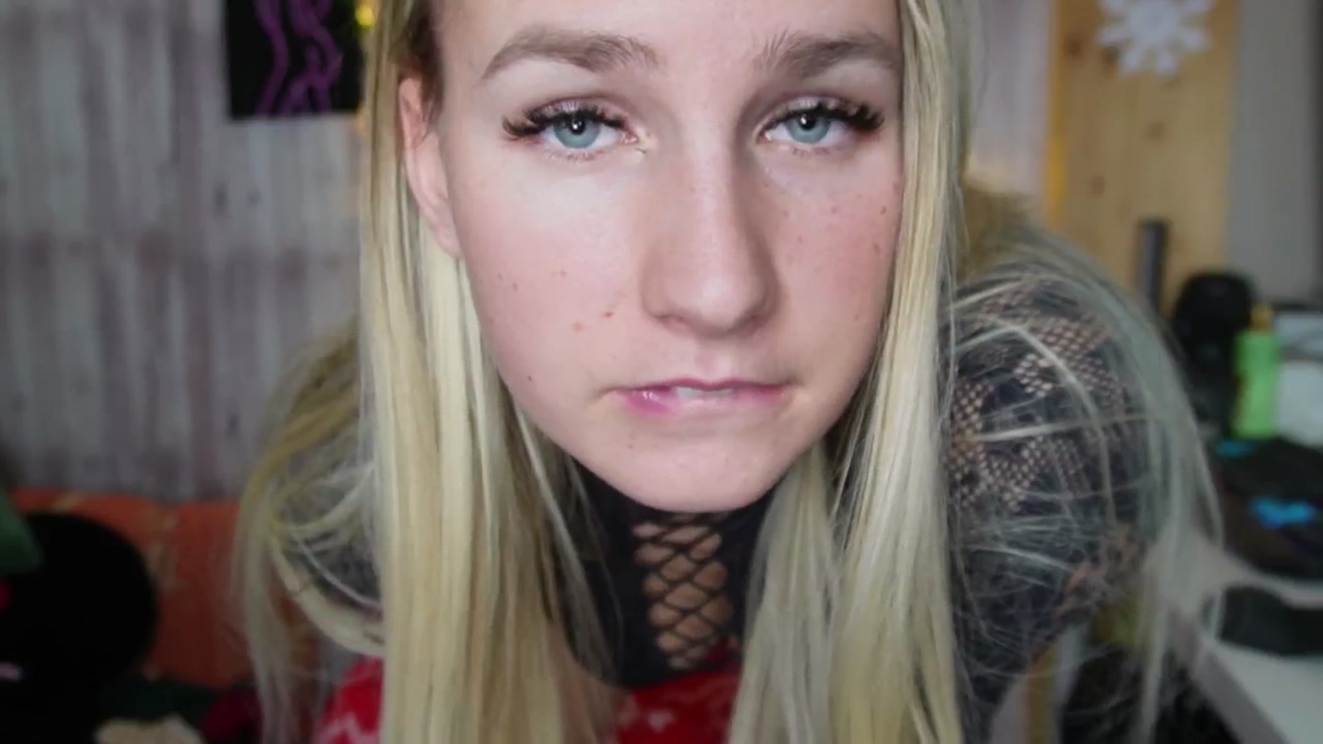 Gallery image thumbnail from realmiagold's myfreecams stream on, 12/08/2024, 06:21 image 6 of 20