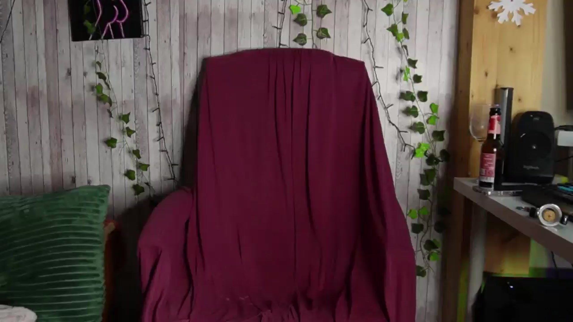 Gallery image thumbnail from realmiagold's myfreecams stream on, 02/03/2025, 18:12 image 7 of 20