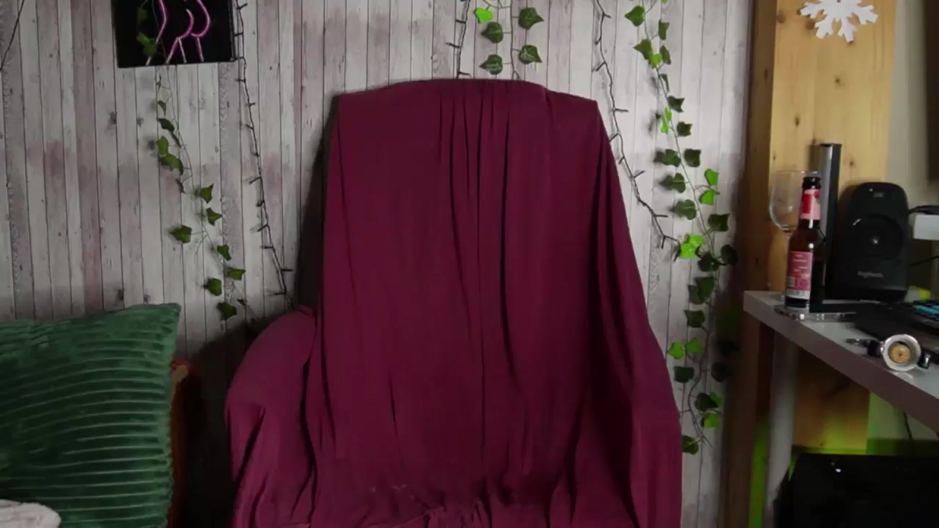 Gallery image thumbnail from realmiagold's myfreecams stream on, 02/03/2025, 18:12 image 8 of 20