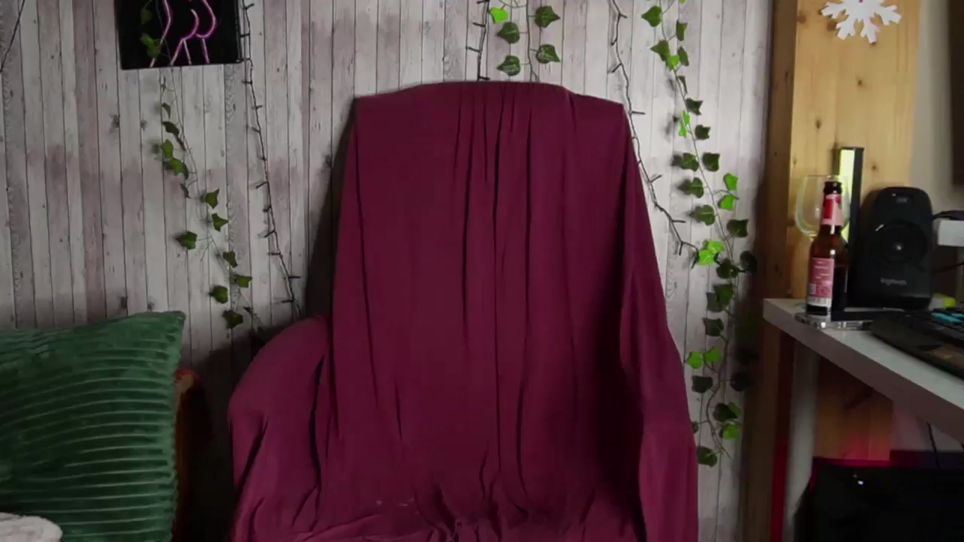 Gallery image thumbnail from realmiagold's myfreecams stream on, 02/03/2025, 18:12 image 3 of 20