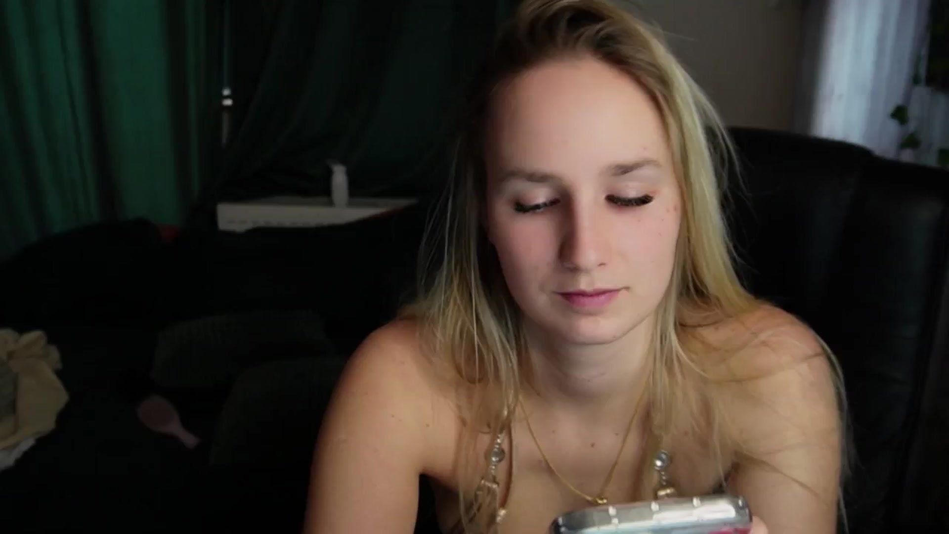 Gallery image thumbnail from realmiagold's myfreecams stream on, 02/09/2025, 09:55 image 16 of 20