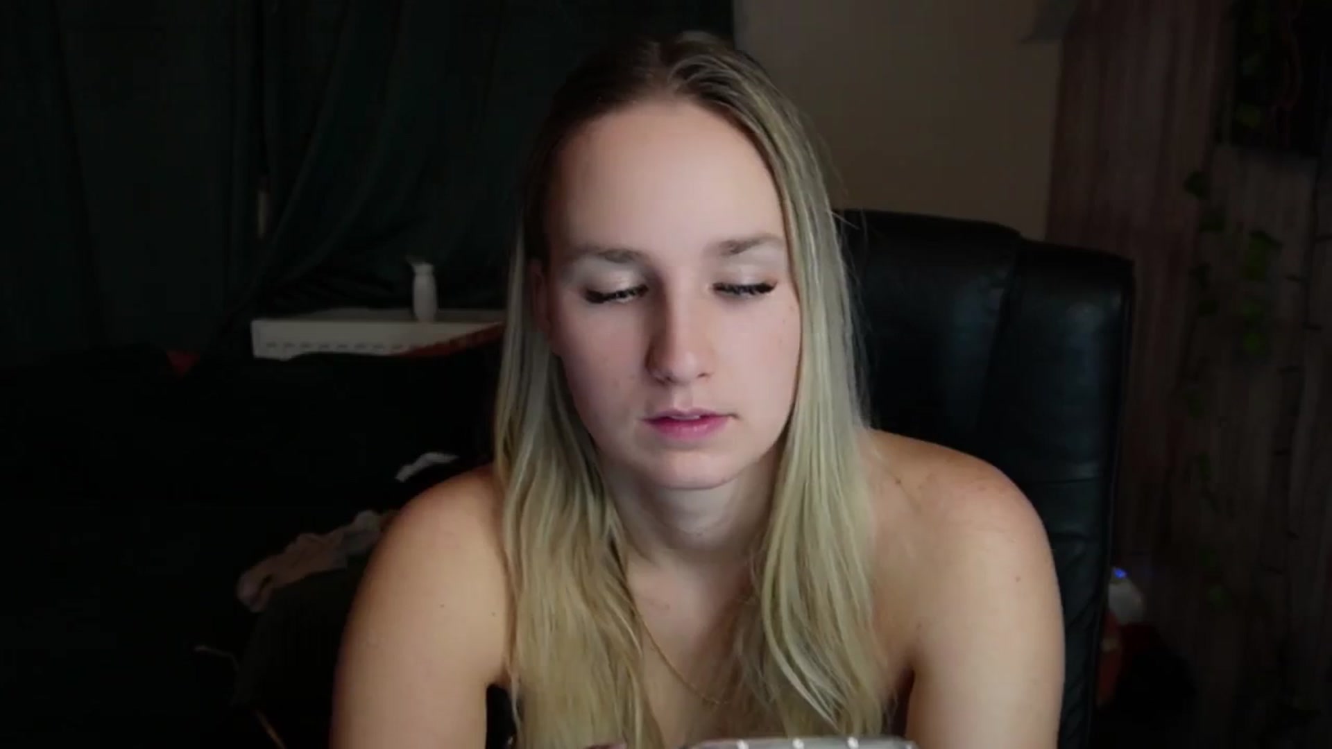 Gallery image thumbnail from realmiagold's myfreecams stream on, 02/10/2025, 06:22 image 19 of 20