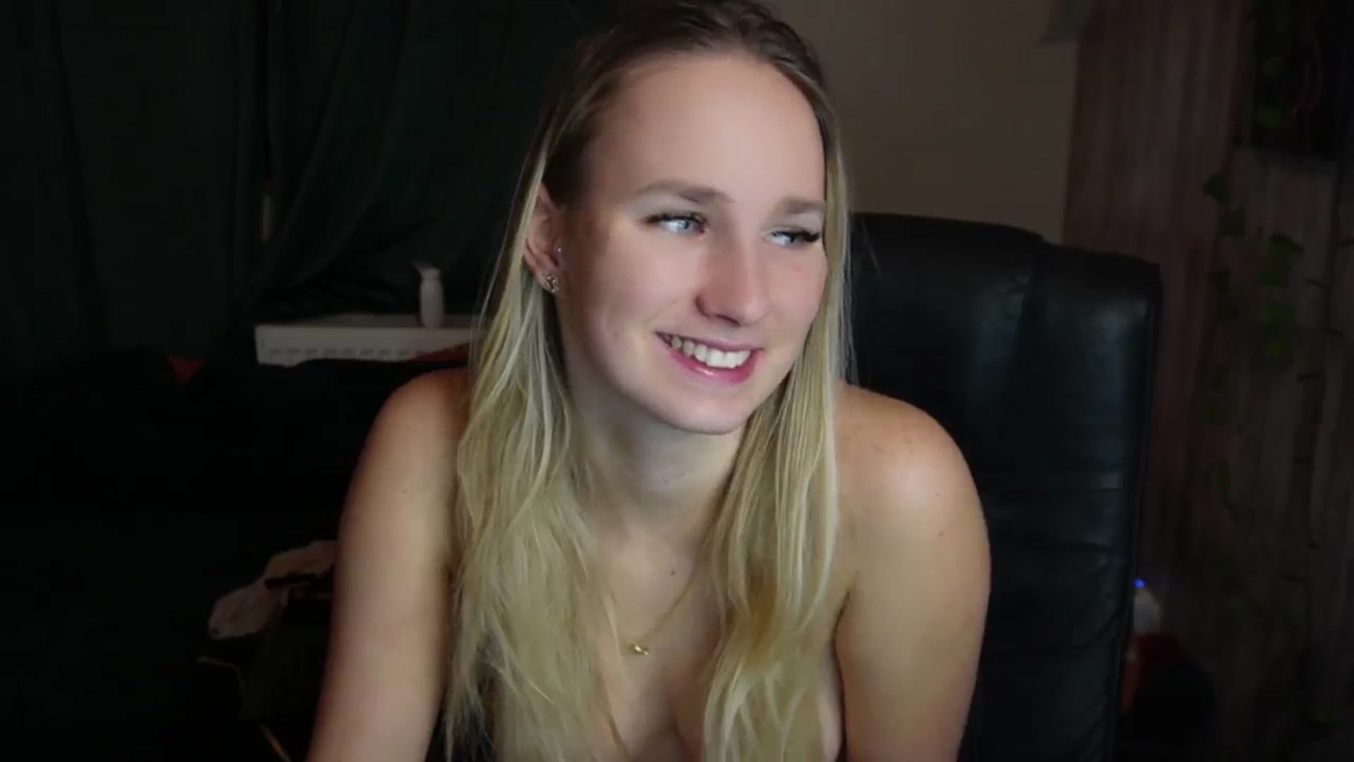 Gallery image thumbnail from realmiagold's myfreecams stream on, 02/10/2025, 06:22 image 15 of 20