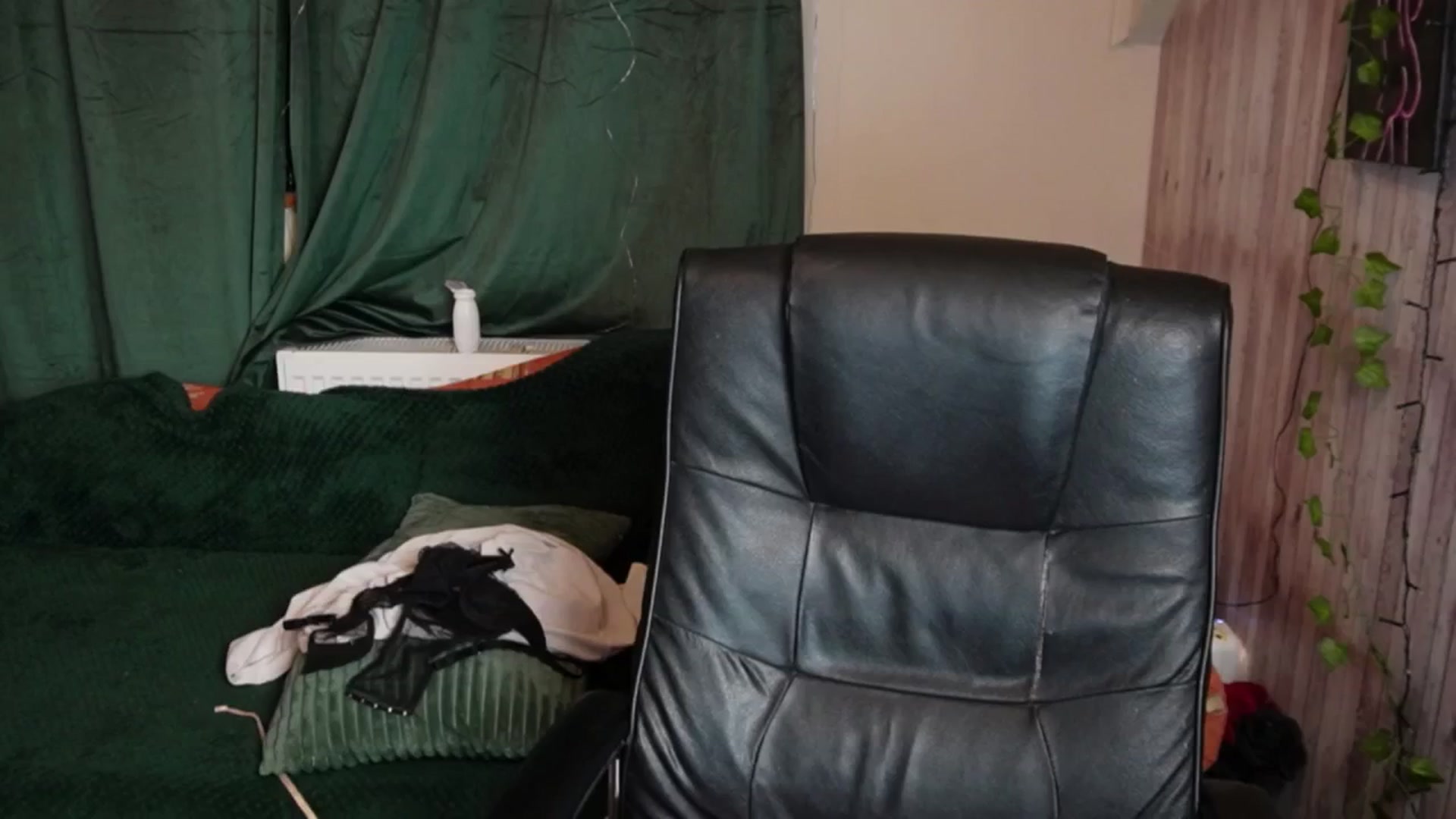 Gallery image thumbnail from realmiagold's myfreecams stream on, 02/10/2025, 06:22 image 7 of 20