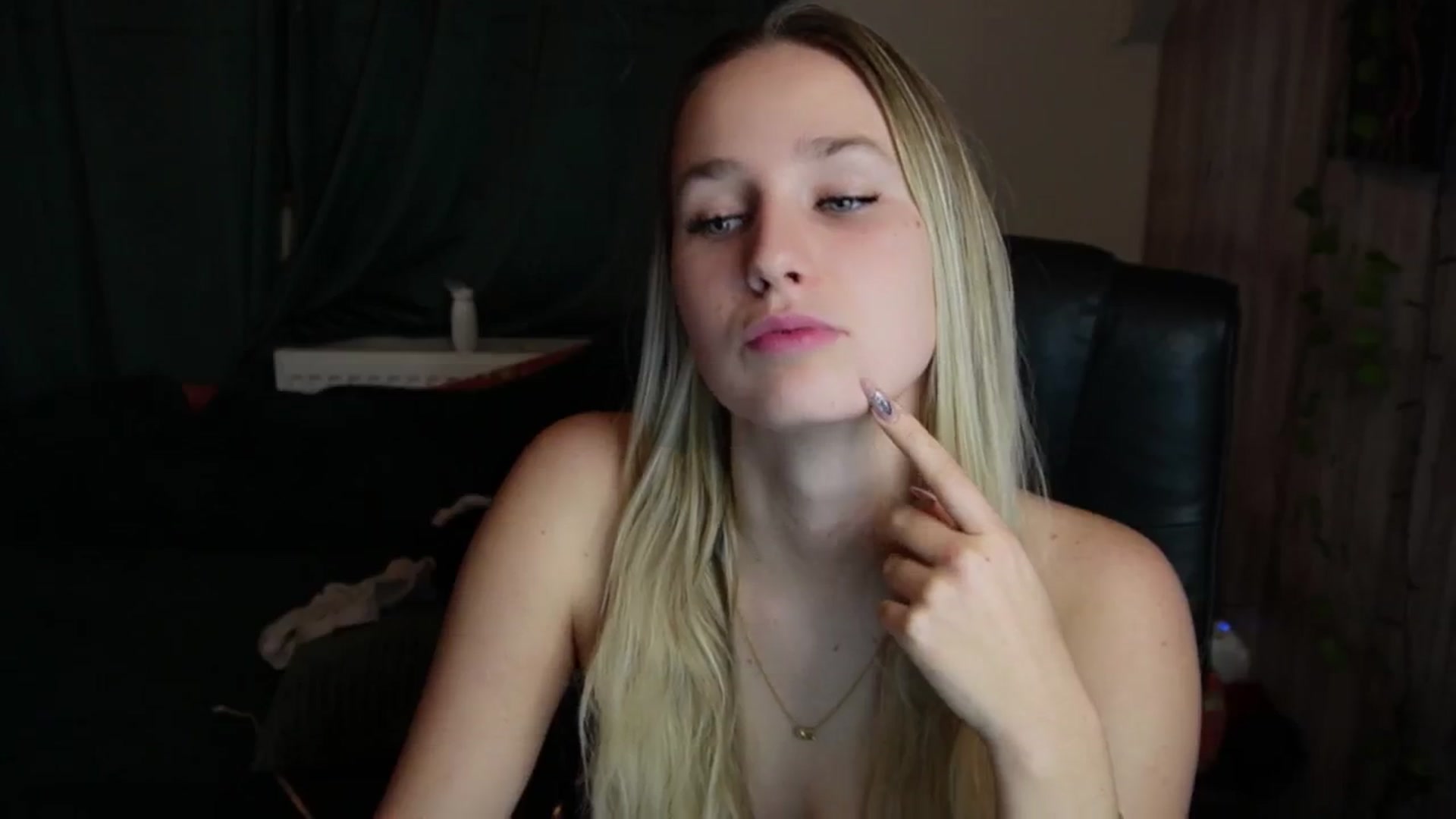 Gallery image thumbnail from realmiagold's myfreecams stream on, 02/10/2025, 06:22 image 20 of 20