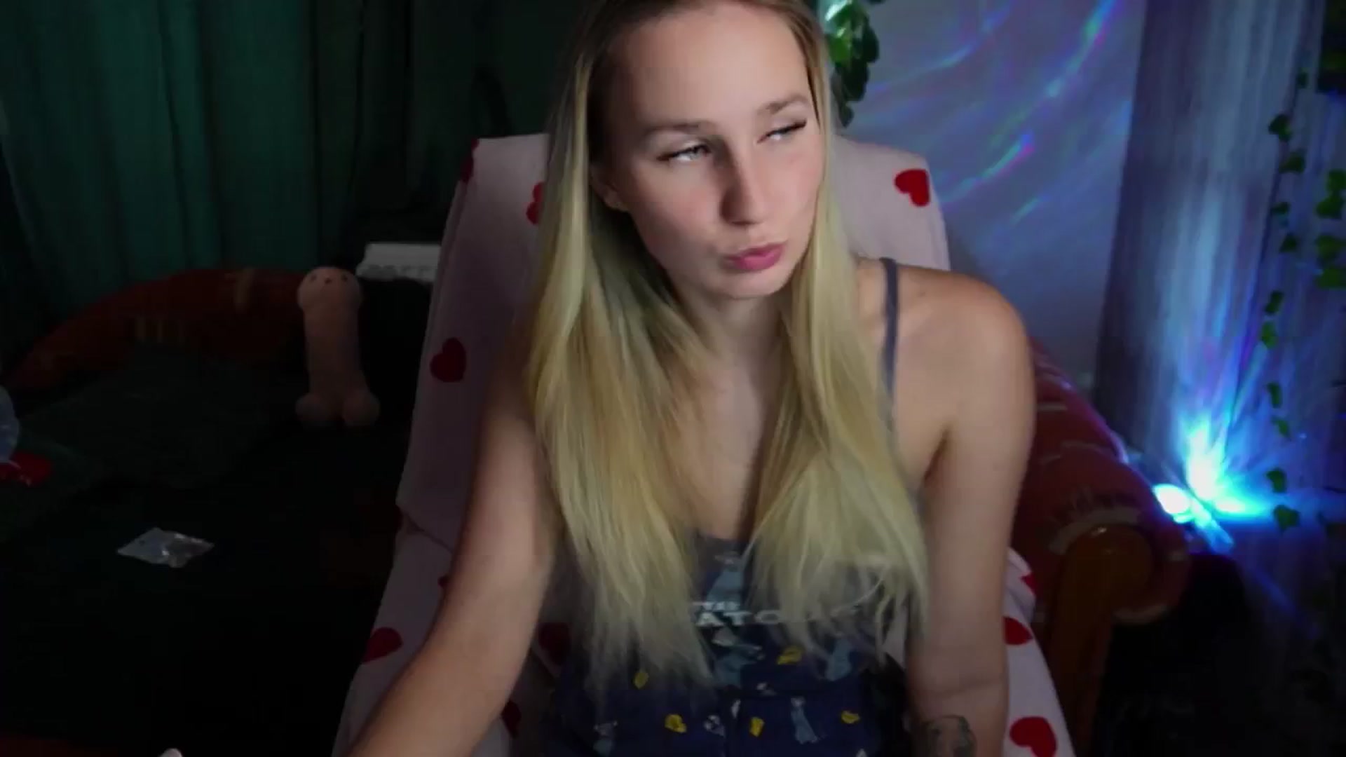 Gallery image thumbnail from realmiagold's myfreecams stream on, 03/05/2025, 10:34 image 1 of 20
