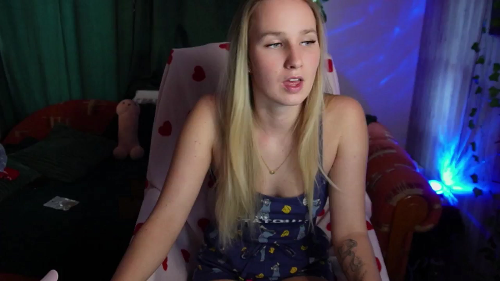 Gallery image thumbnail from realmiagold's myfreecams stream on, 03/05/2025, 10:34 image 9 of 20