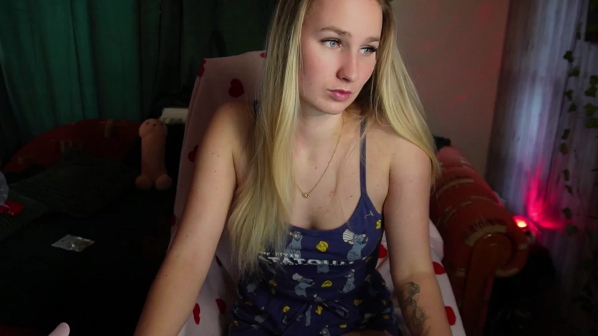 Gallery image thumbnail from realmiagold's myfreecams stream on, 03/05/2025, 10:34 image 8 of 20