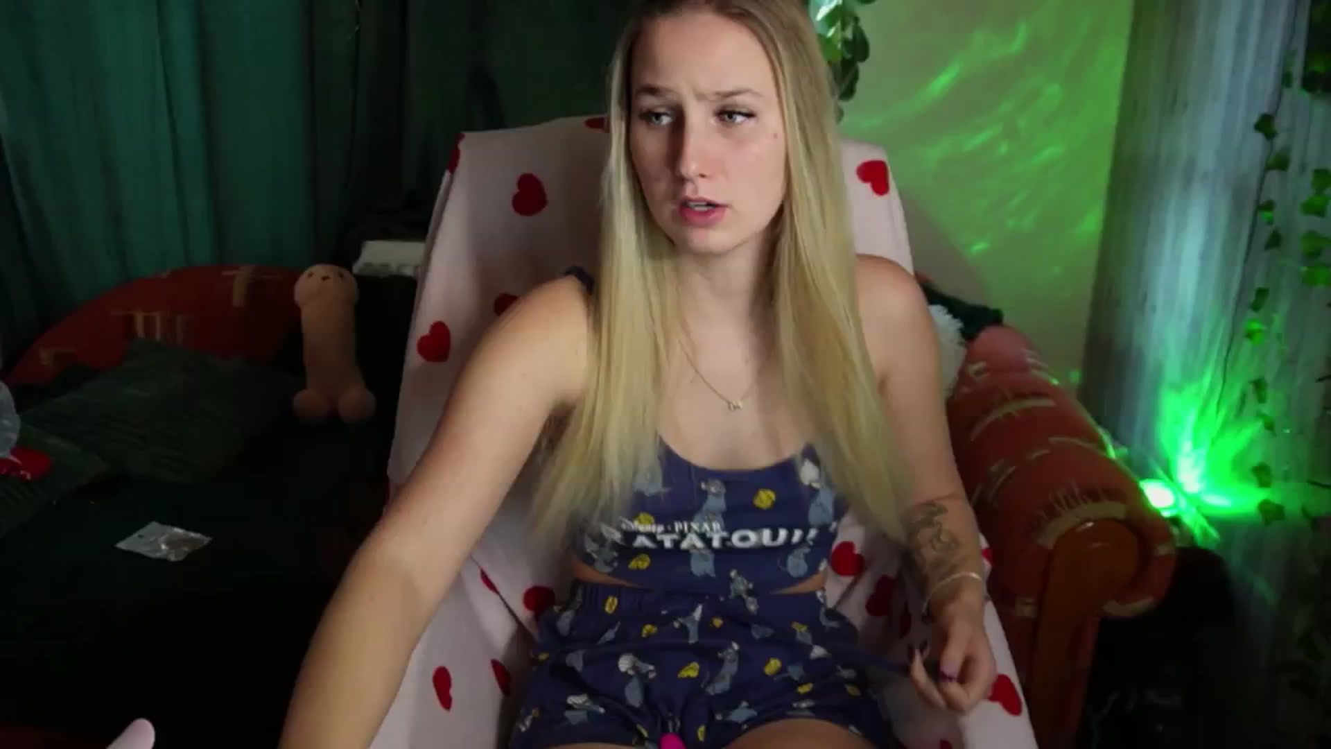 Gallery image thumbnail from realmiagold's myfreecams stream on, 03/05/2025, 10:34 image 3 of 20