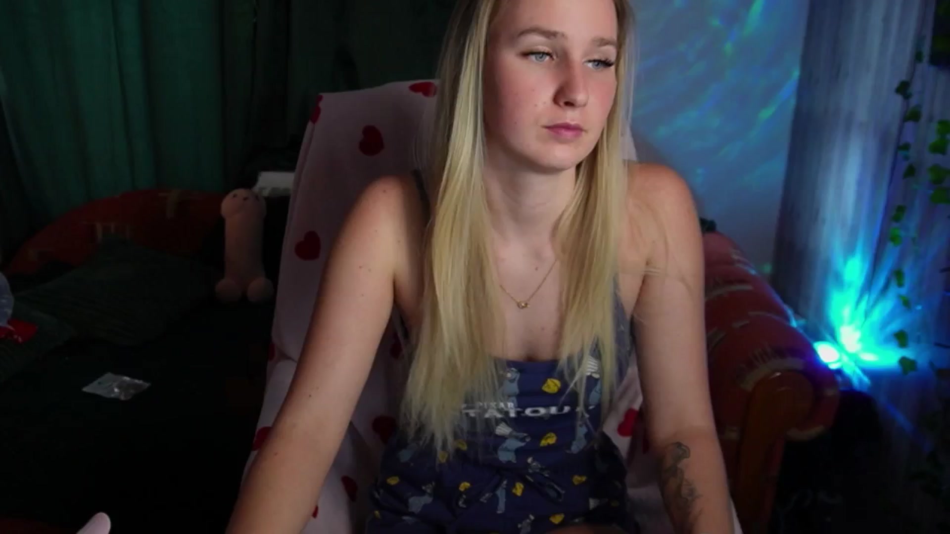 Gallery image thumbnail from realmiagold's myfreecams stream on, 03/05/2025, 10:34 image 6 of 20
