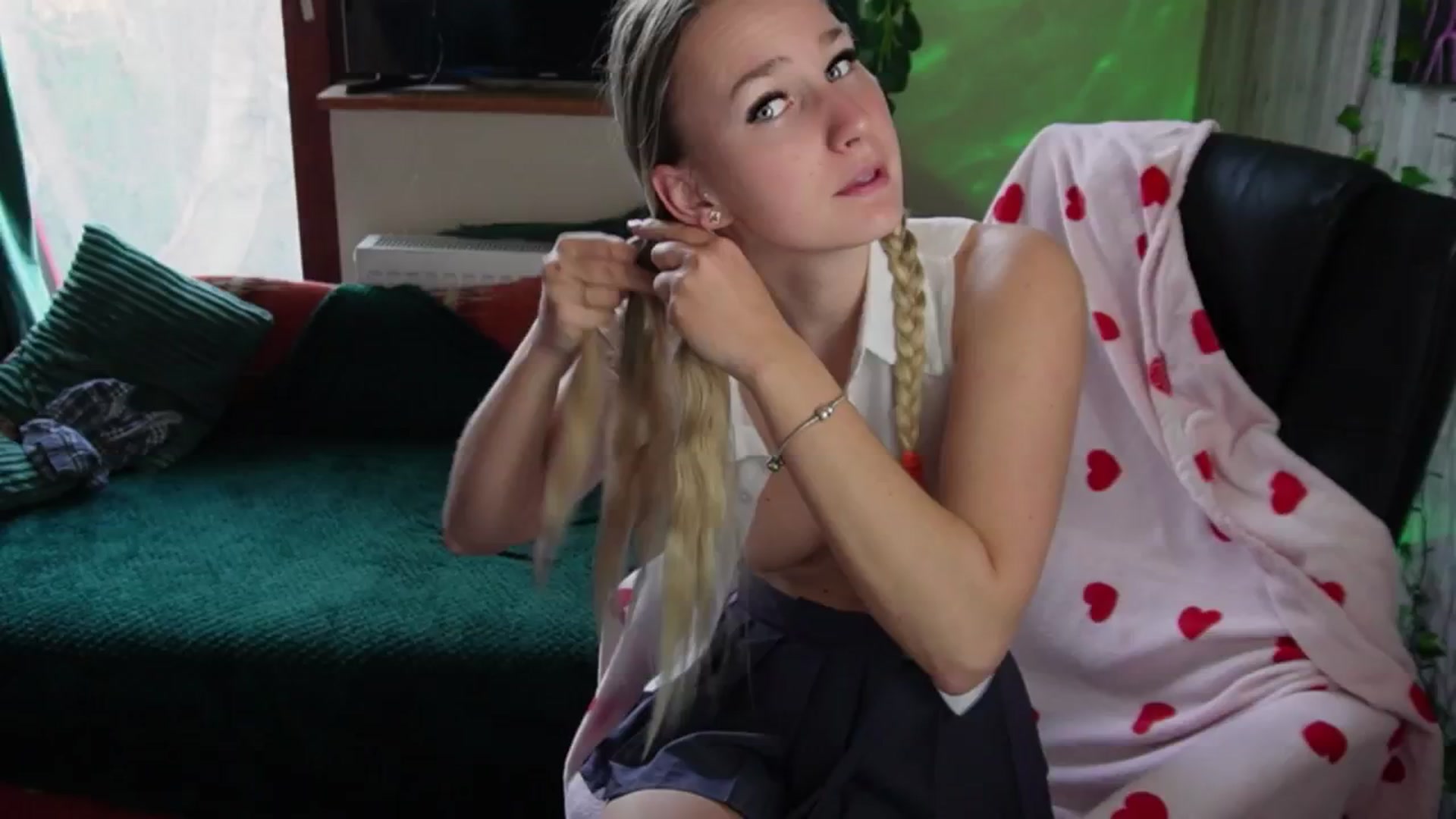 Gallery image thumbnail from realmiagold's myfreecams stream on, 03/10/2025, 06:45 image 5 of 20