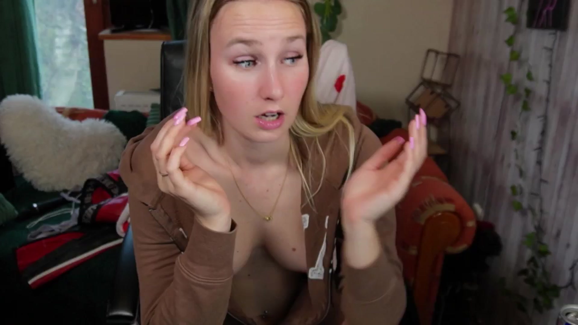 Gallery image thumbnail from realmiagold's myfreecams stream on, 03/28/2025, 16:00 image 20 of 20