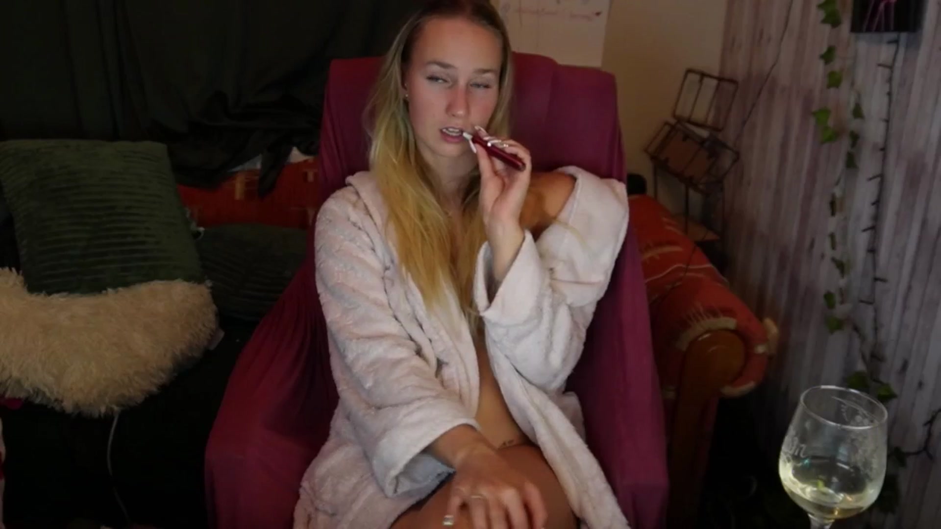 Gallery image thumbnail from realmiagold's myfreecams stream on, 08/06/2025, 19:52 image 5 of 20