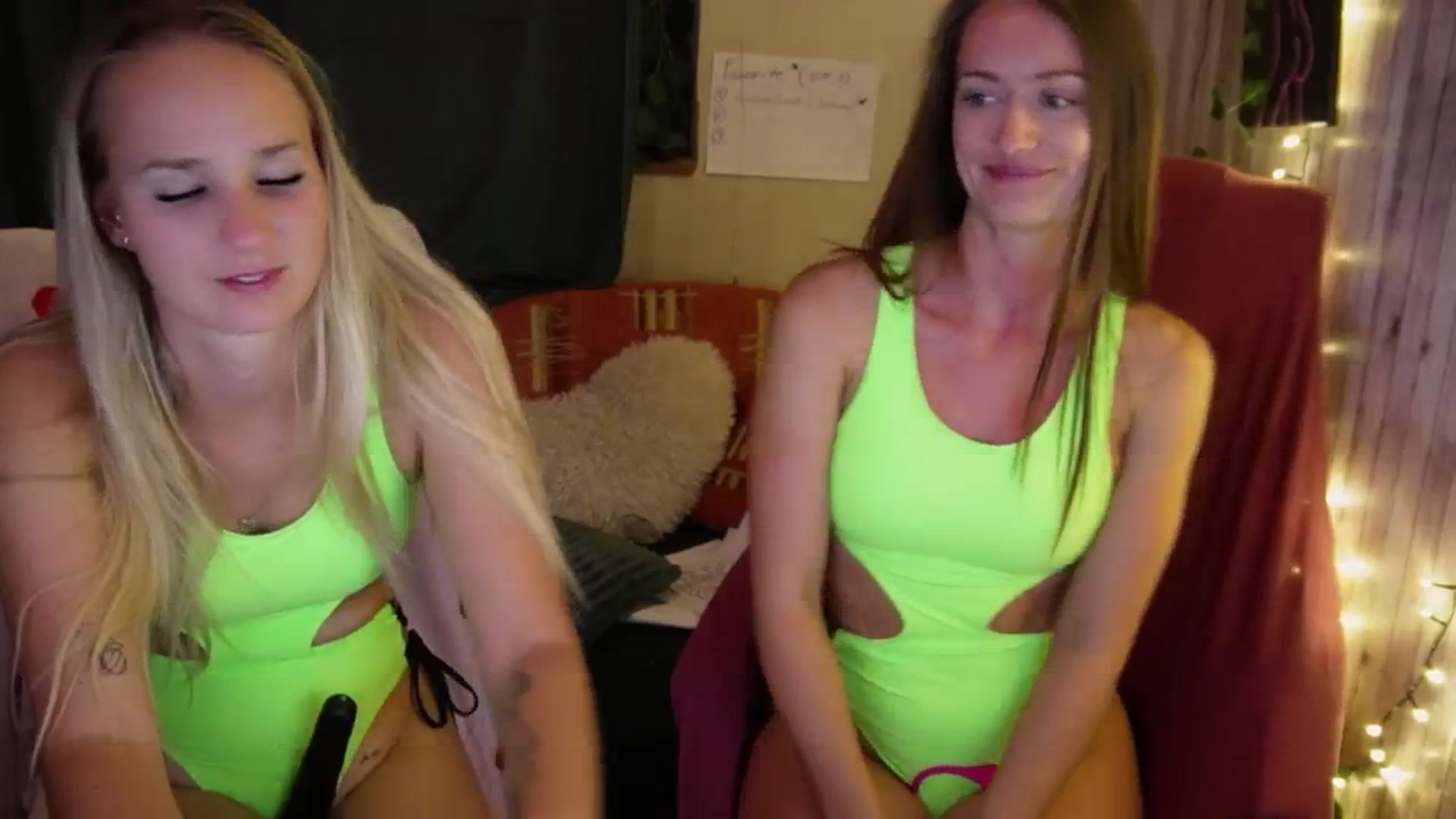 Gallery image thumbnail from realmiagold's myfreecams stream on, 08/12/2025, 21:53 image 2 of 20