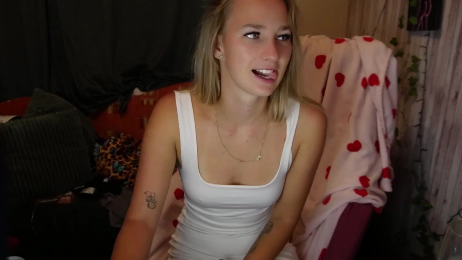 Gallery image thumbnail from realmiagold's myfreecams stream on, 08/15/2025, 04:48 image 1 of 20