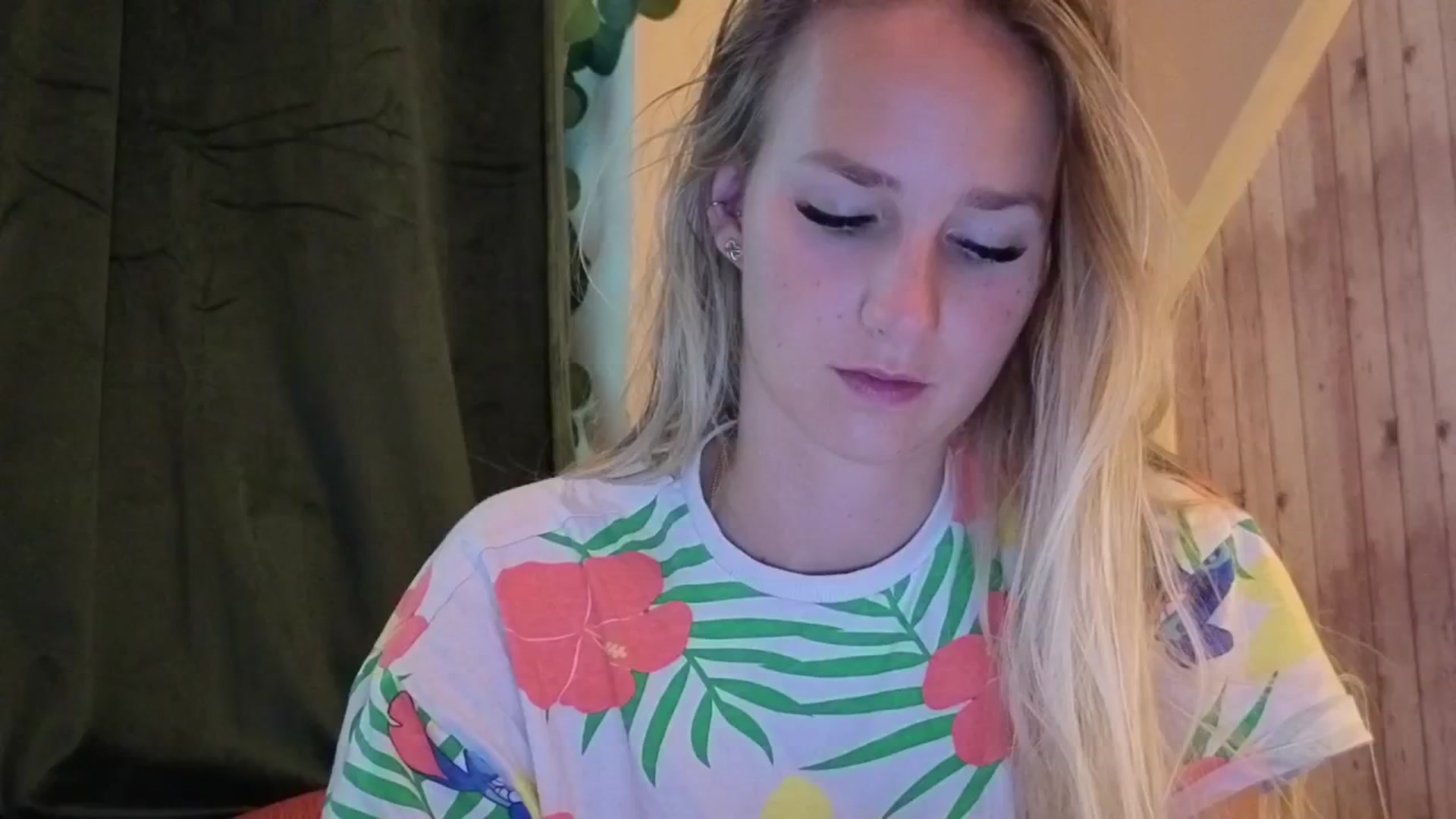 Gallery image thumbnail from realmiagold's myfreecams stream on, 09/15/2025, 06:28 image 1 of 20