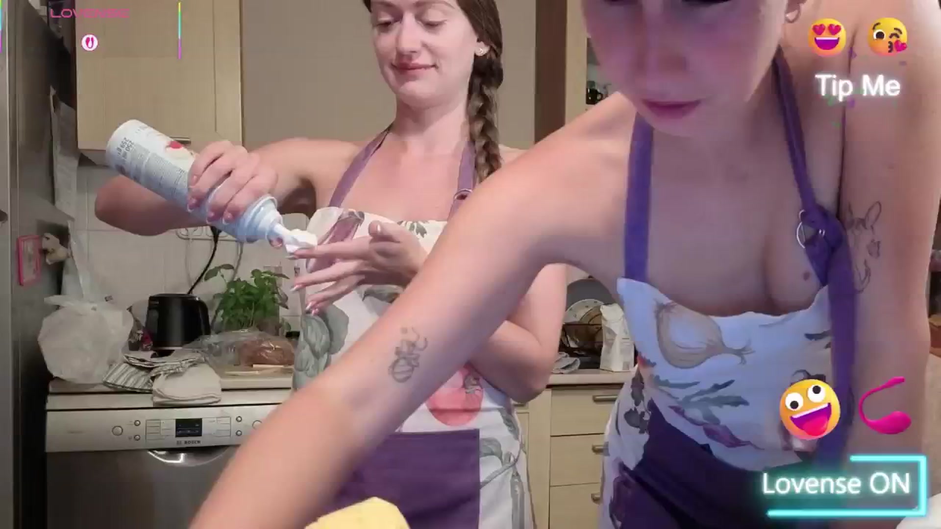 Gallery image thumbnail from realmiagold's myfreecams stream on, 10/08/2025, 20:14 image 7 of 20