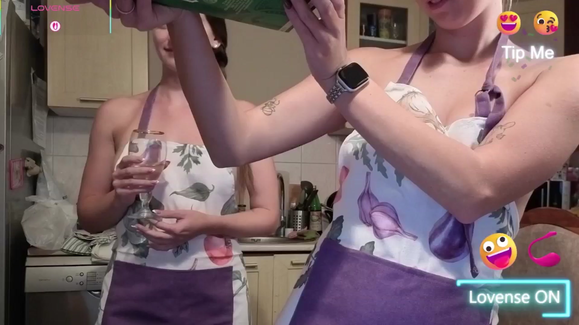 Gallery image thumbnail from realmiagold's myfreecams stream on, 10/08/2025, 20:14 image 3 of 20