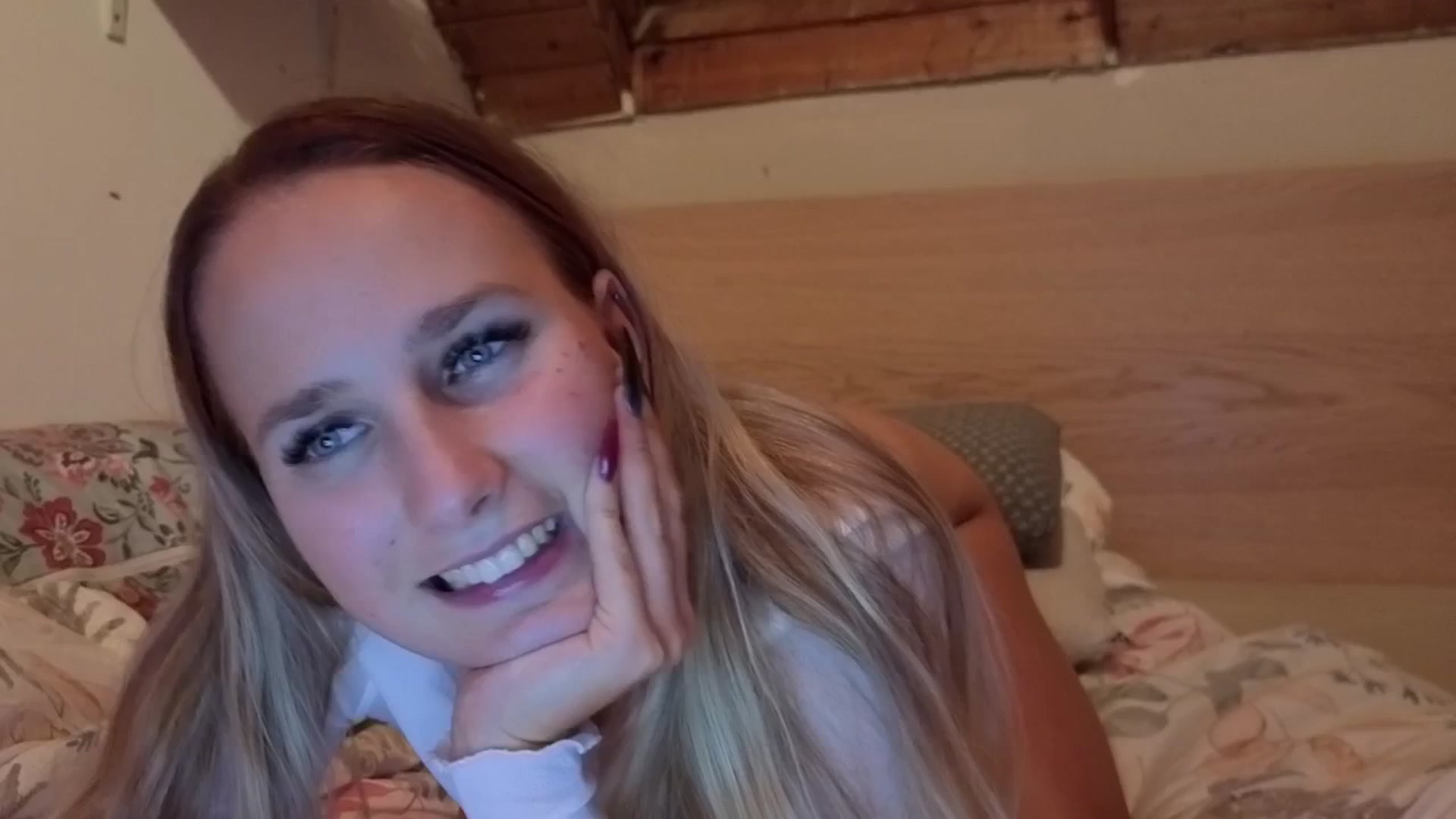Gallery image thumbnail from realmiagold's myfreecams stream on, 10/22/2025, 20:16 image 18 of 20