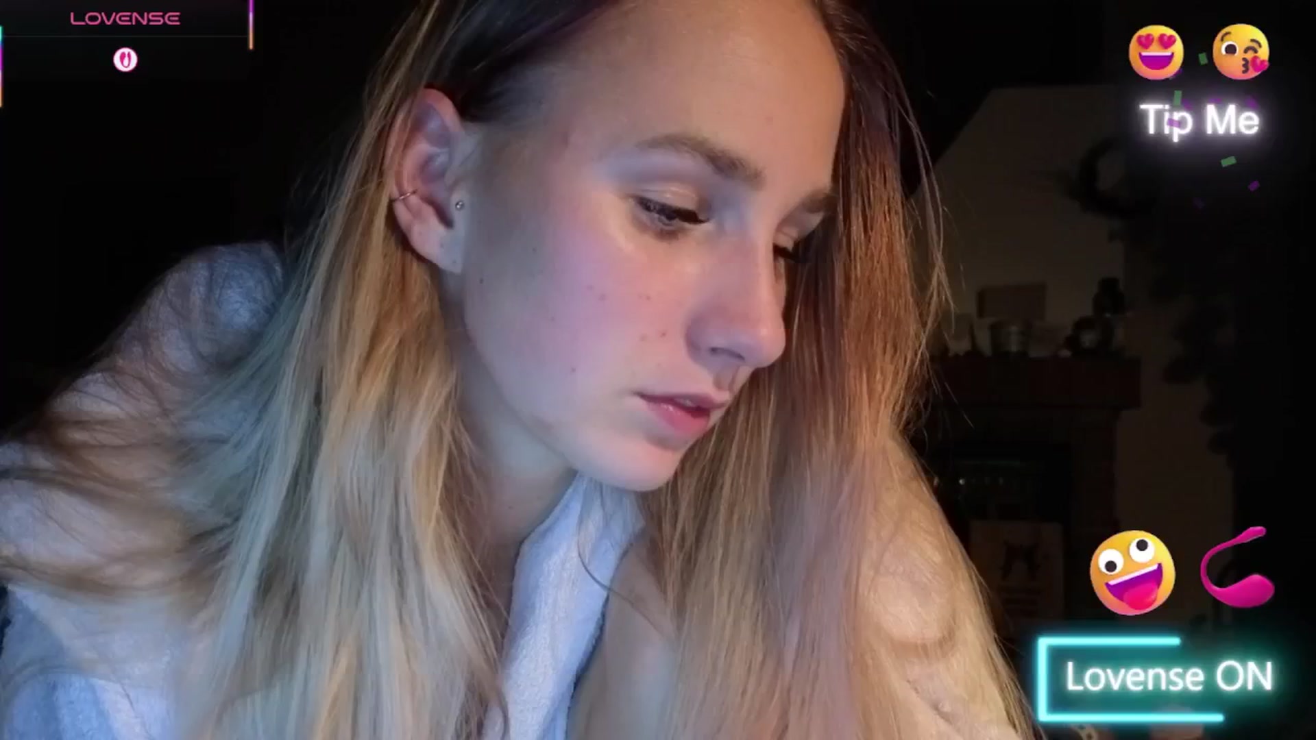 Gallery image thumbnail from realmiagold's myfreecams stream on, 11/01/2025, 21:24 image 1 of 20
