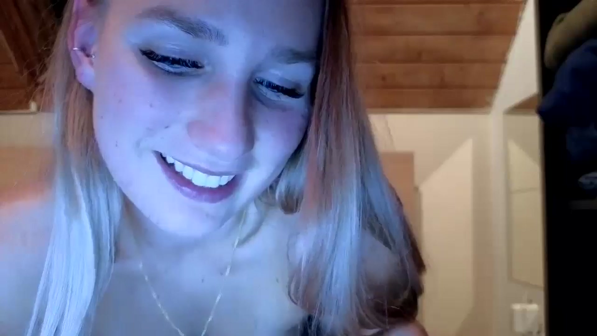 Gallery image thumbnail from realmiagold's myfreecams stream on, 11/07/2025, 20:34 image 13 of 20