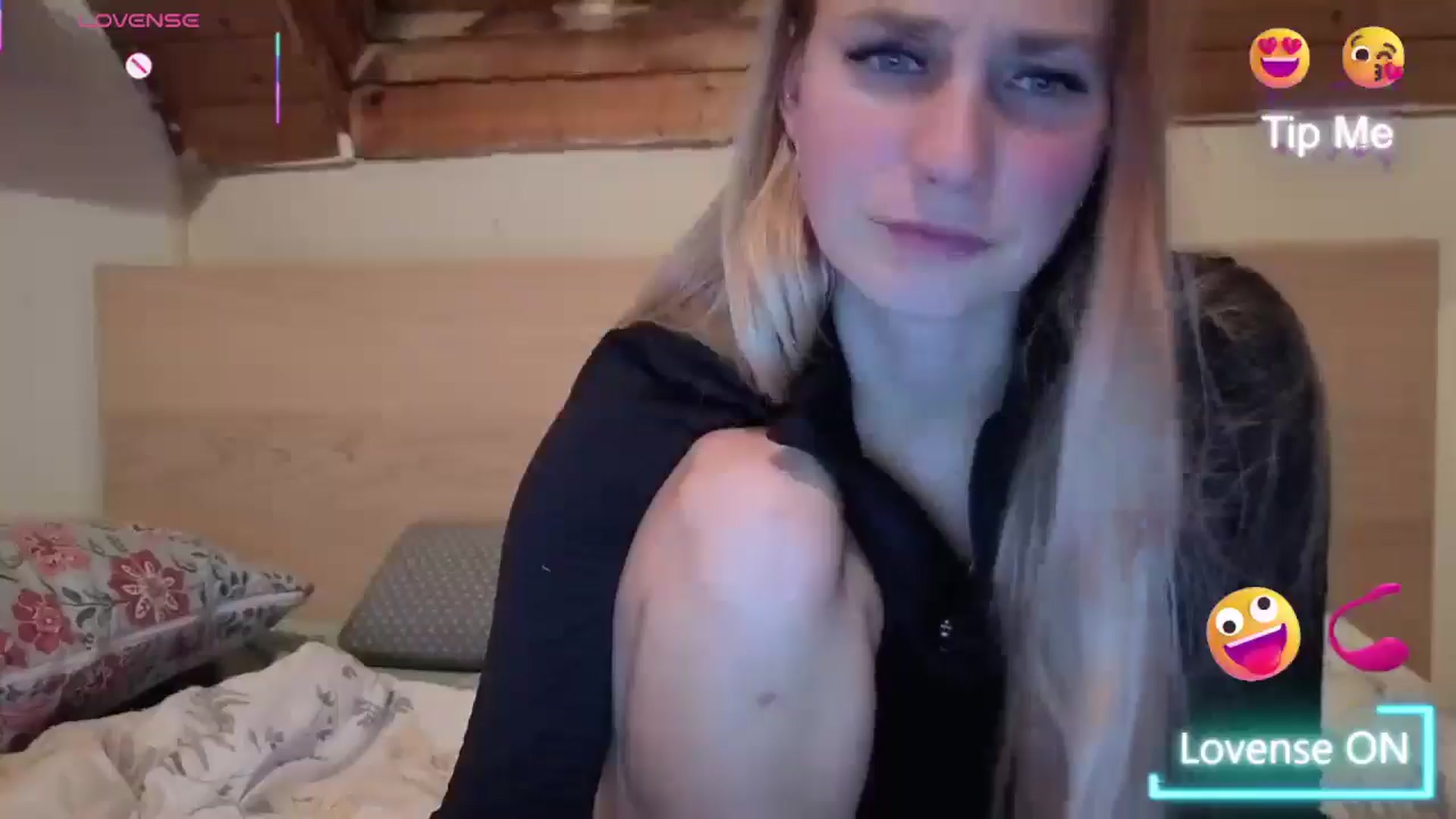 Gallery image thumbnail from realmiagold's myfreecams stream on, 11/14/2025, 20:41 image 3 of 20