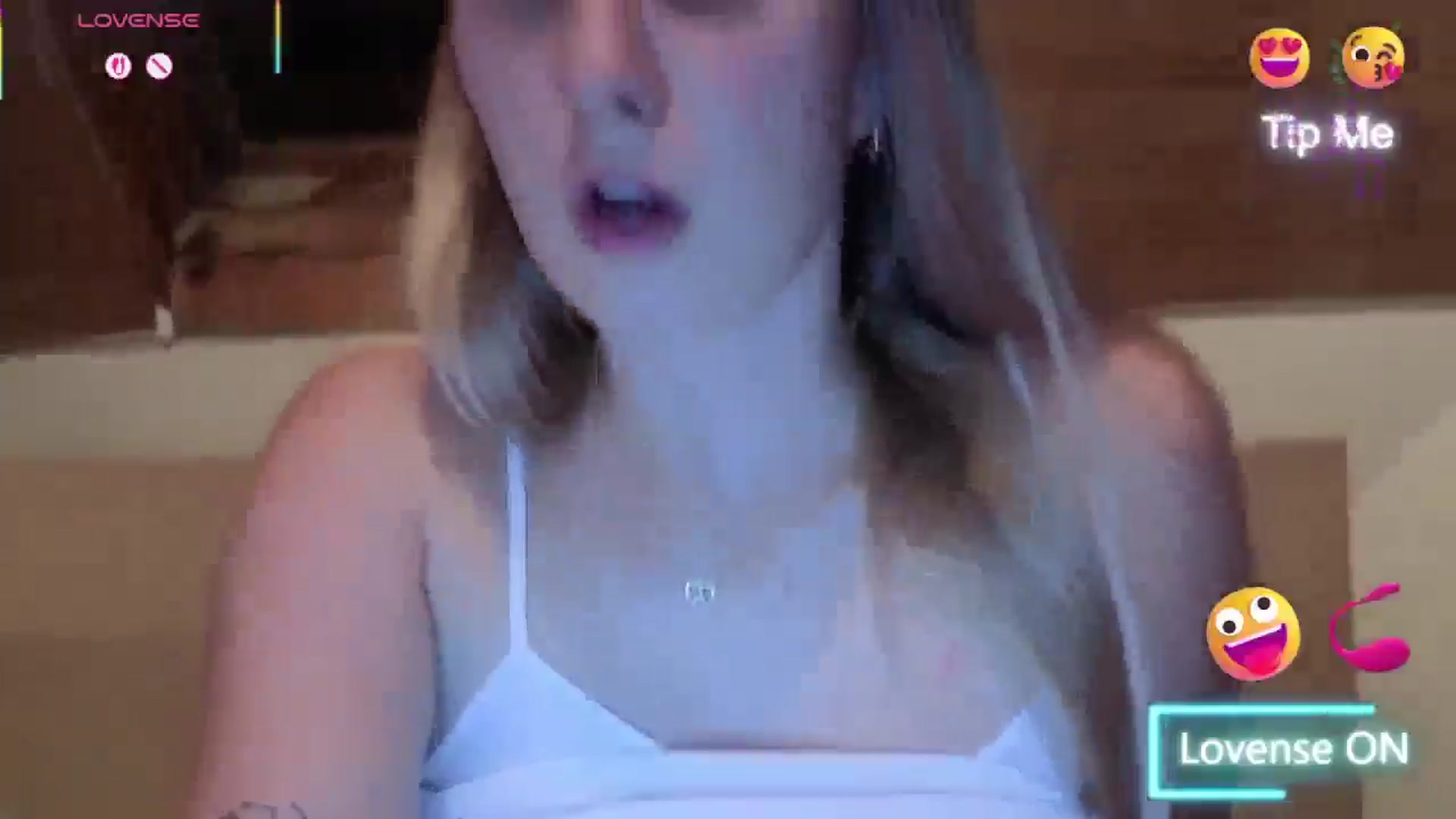 Gallery image thumbnail from realmiagold's myfreecams stream on, 11/15/2025, 22:09 image 3 of 20