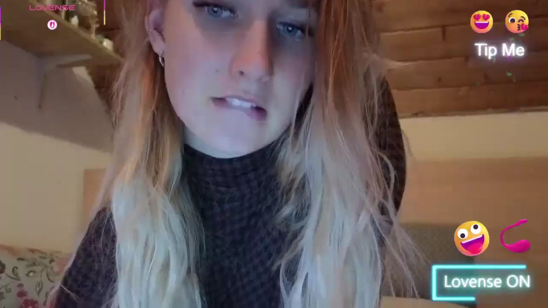 Gallery image thumbnail from realmiagold's myfreecams stream on, 11/25/2025, 20:03 image 5 of 20