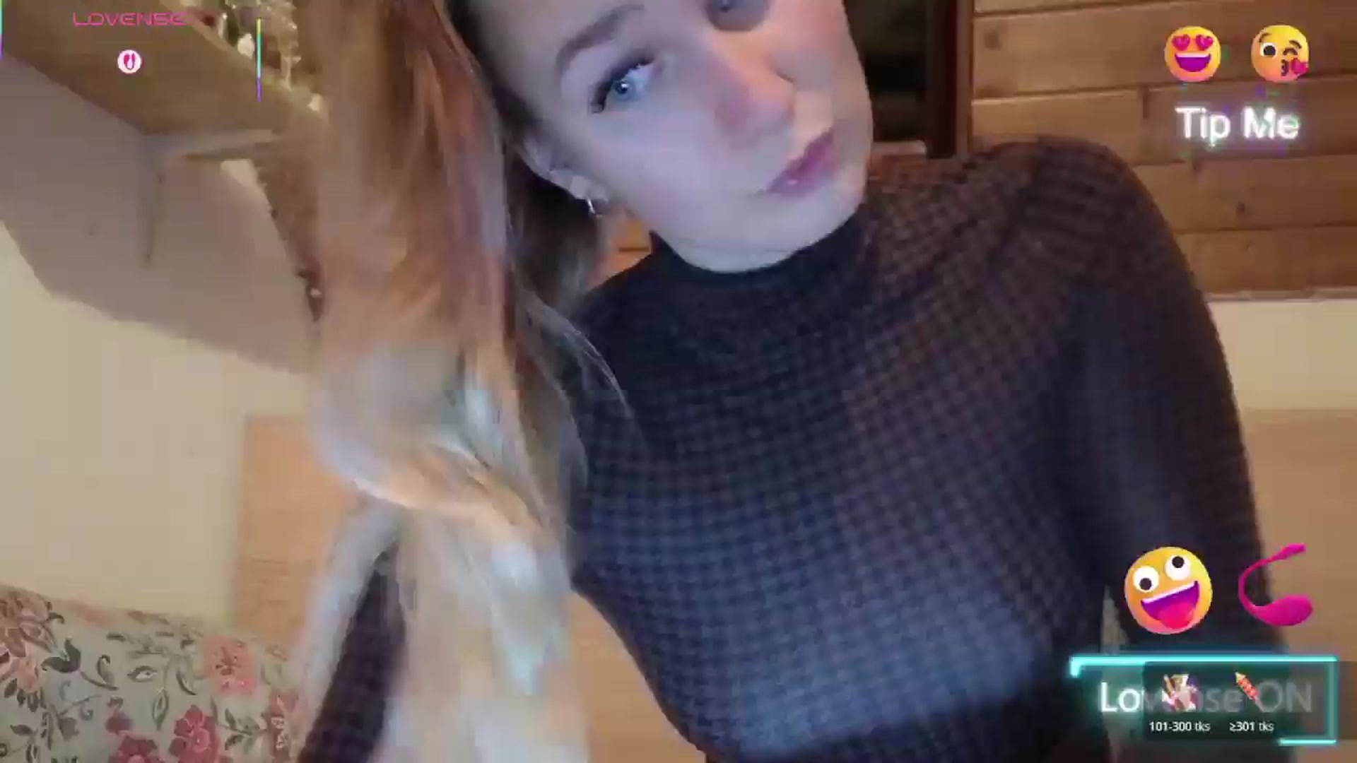 Gallery image thumbnail from realmiagold's myfreecams stream on, 11/25/2025, 20:03 image 1 of 20