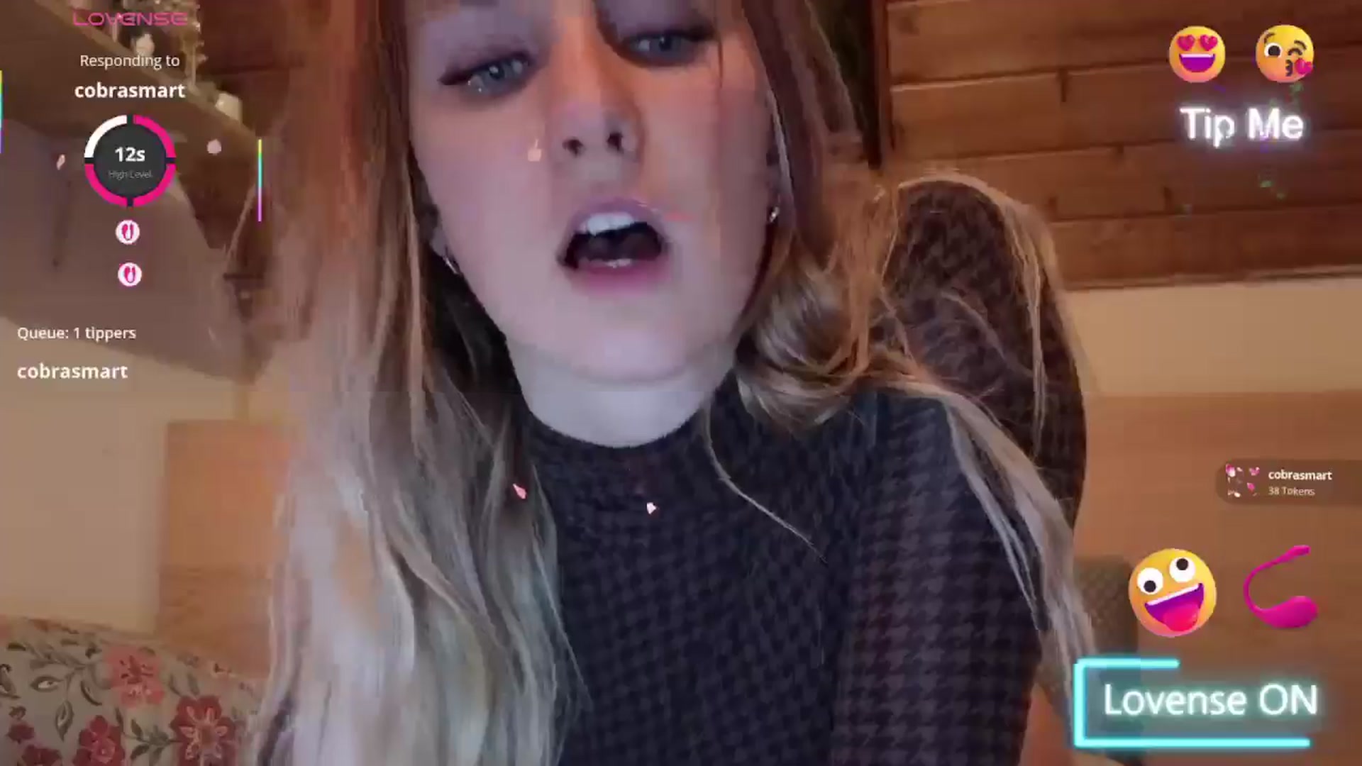 Gallery image thumbnail from realmiagold's myfreecams stream on, 11/25/2025, 20:03 image 8 of 20