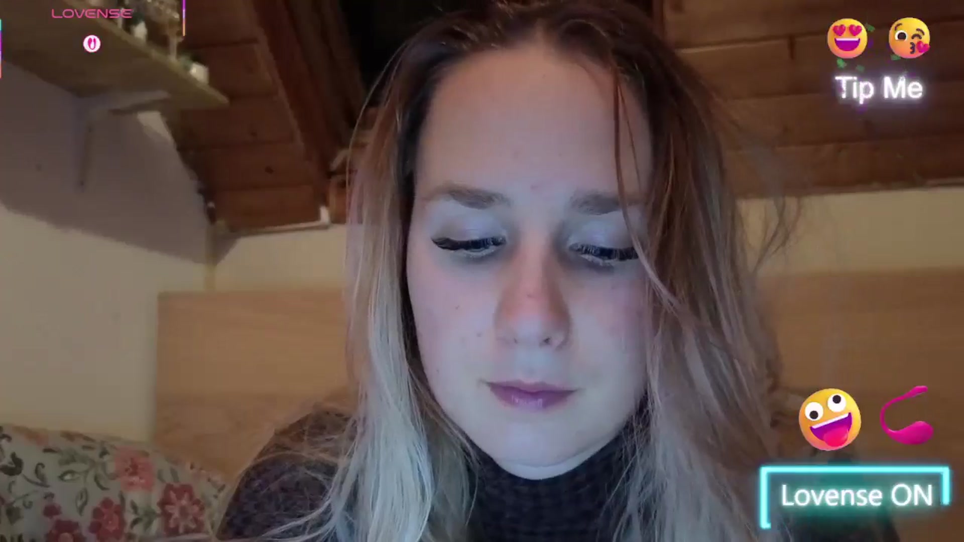 Gallery image thumbnail from realmiagold's myfreecams stream on, 11/25/2025, 20:03 image 3 of 20