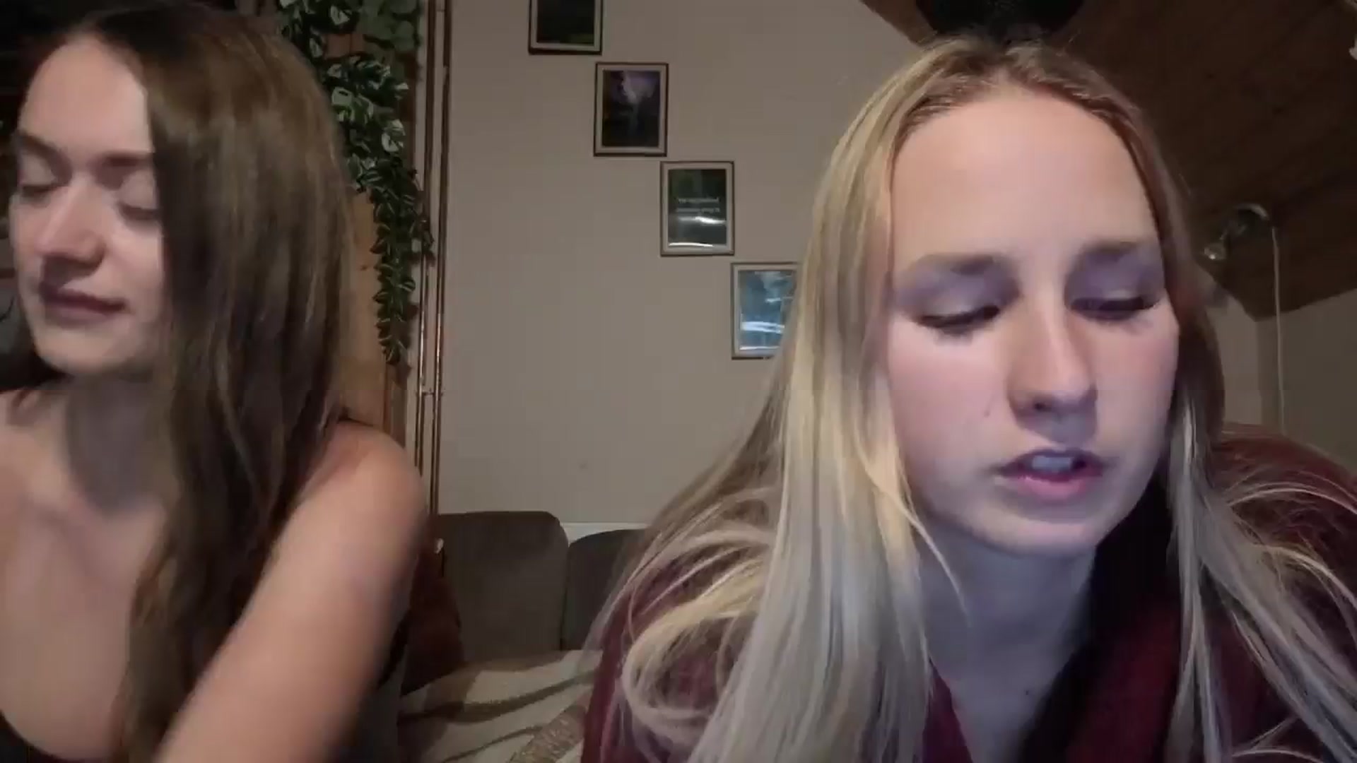 Gallery image thumbnail from realmiagold's myfreecams stream on, 11/30/2025, 02:51 image 1 of 20