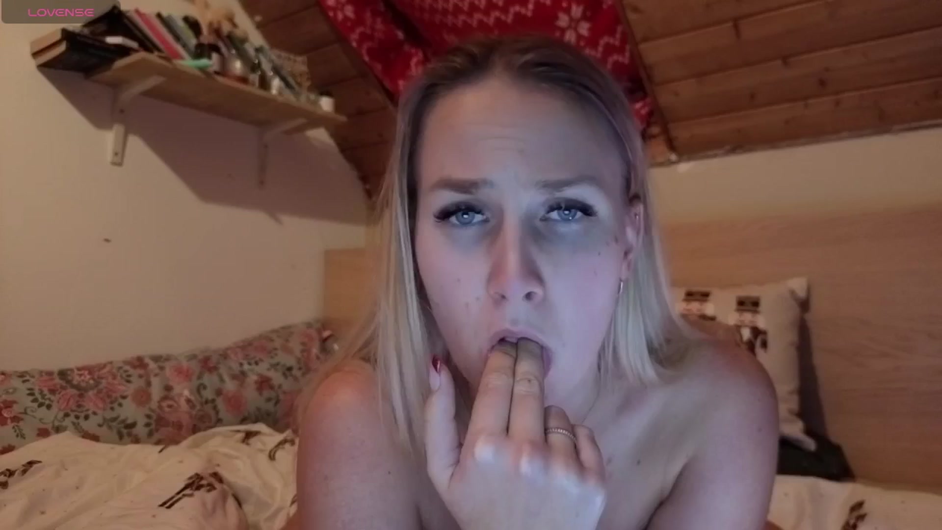 Gallery image thumbnail from realmiagold's myfreecams stream on, 12/19/2025, 23:03 image 17 of 20