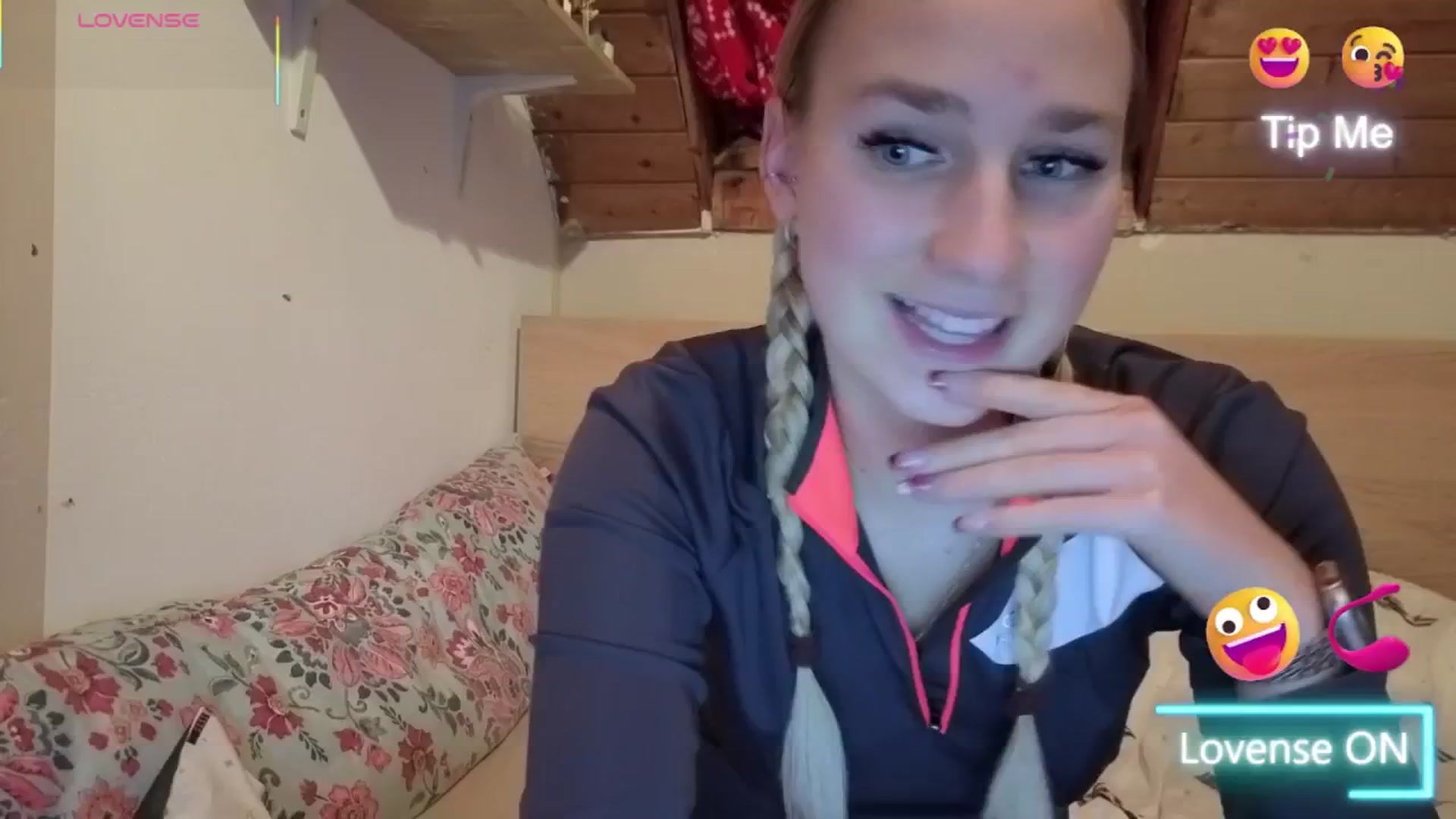 Gallery image thumbnail from realmiagold's myfreecams stream on, 12/22/2025, 18:59 image 1 of 20