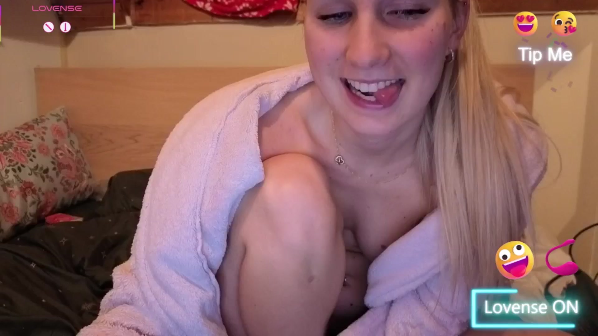 Gallery image thumbnail from realmiagold's myfreecams stream on, 01/02/2026, 20:21 image 11 of 20