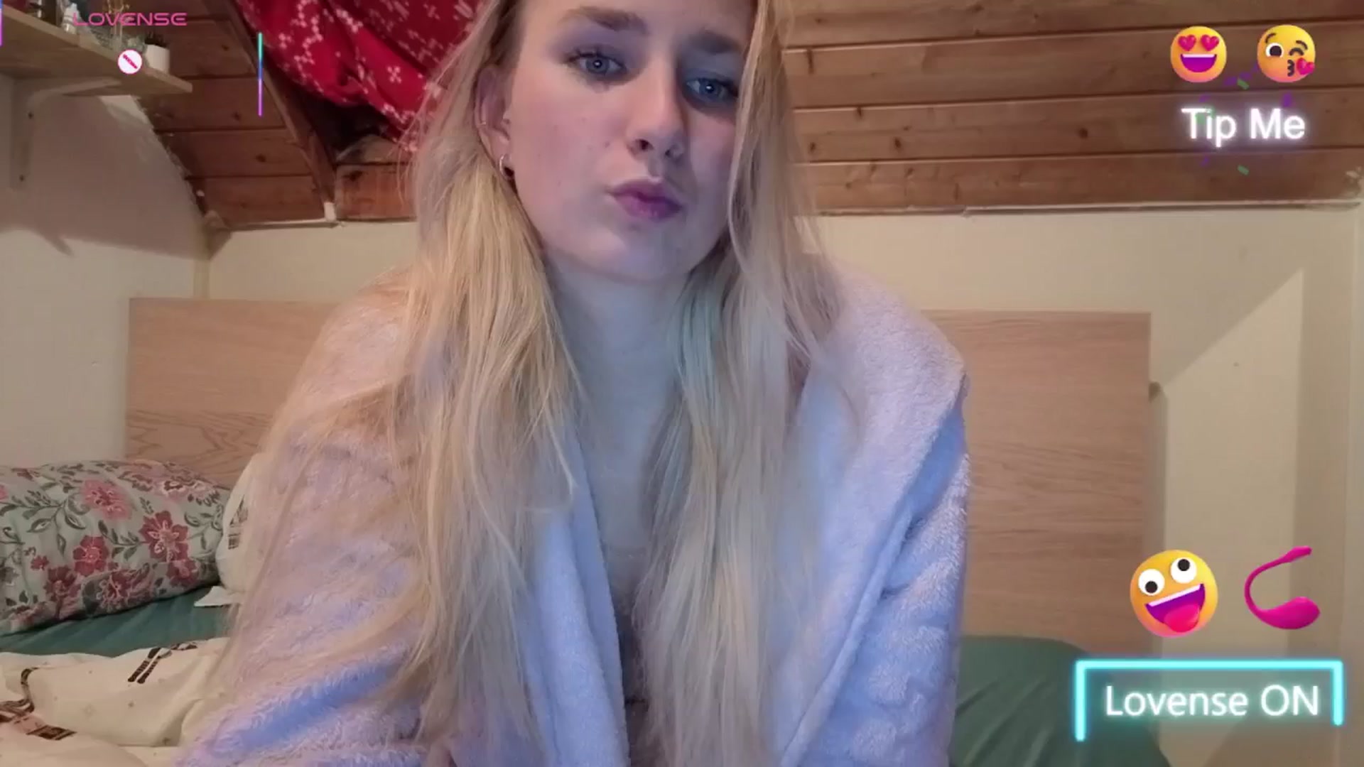 Gallery image thumbnail from realmiagold's myfreecams stream on, 01/07/2026, 17:39 image 1 of 20