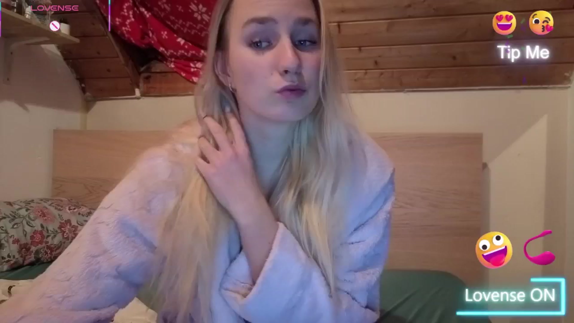 Gallery image thumbnail from realmiagold's myfreecams stream on, 01/07/2026, 17:39 image 2 of 20