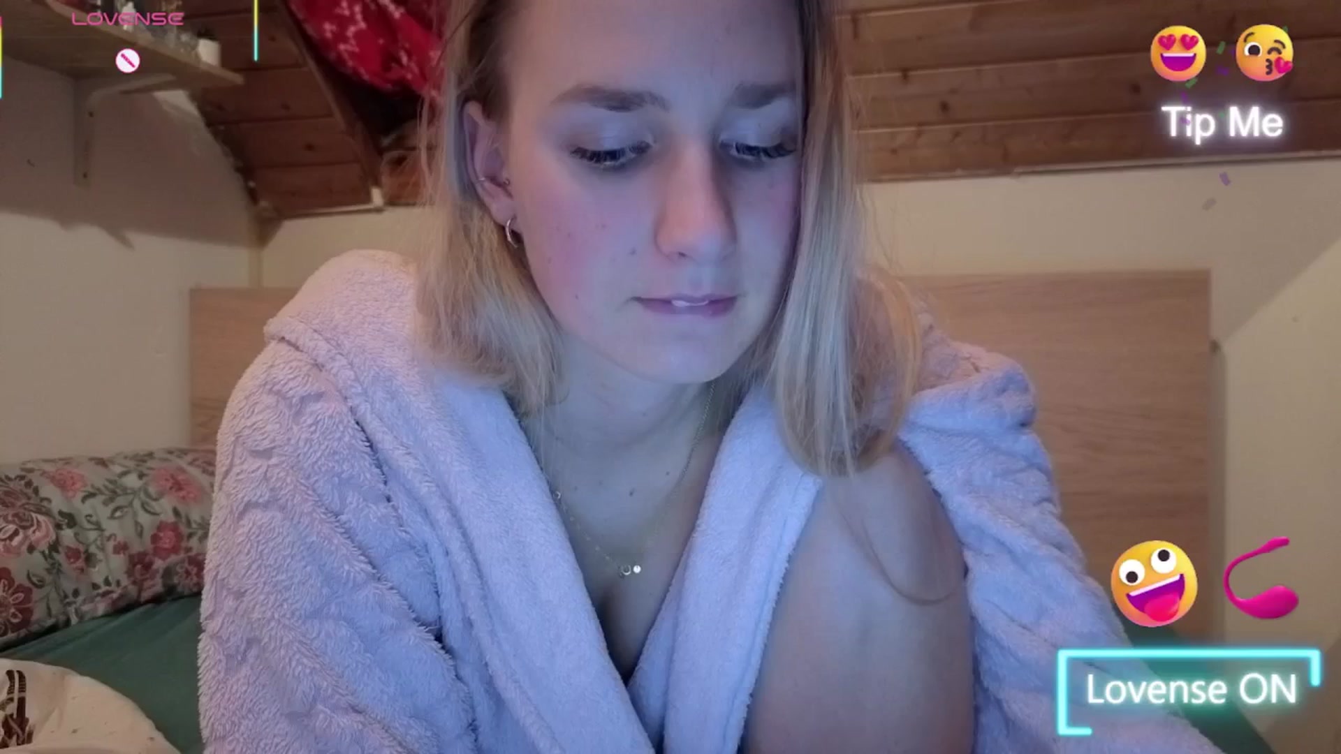 Gallery image thumbnail from realmiagold's myfreecams stream on, 01/07/2026, 18:44 image 9 of 20
