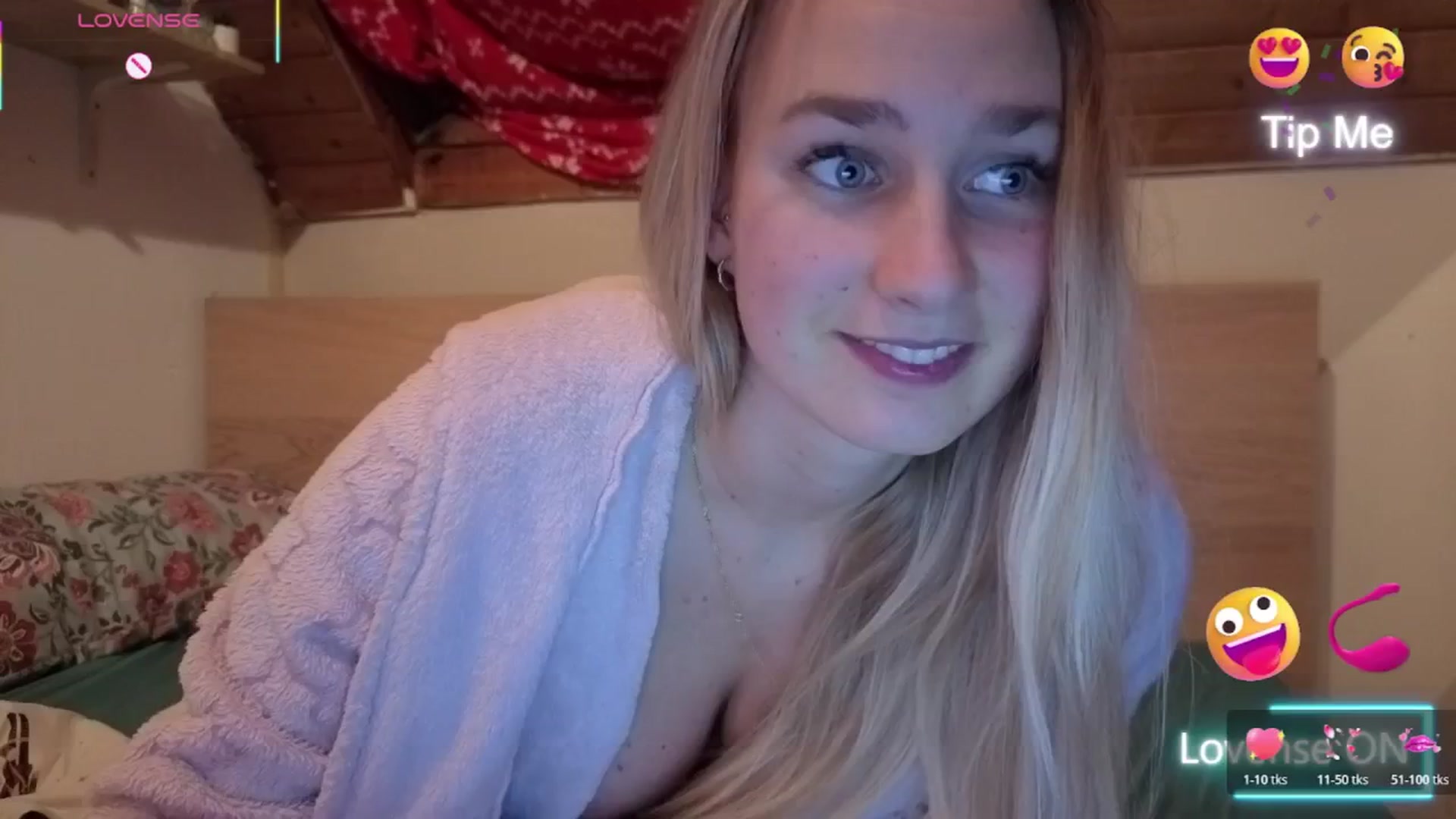 Gallery image thumbnail from realmiagold's myfreecams stream on, 01/07/2026, 18:44 image 13 of 20