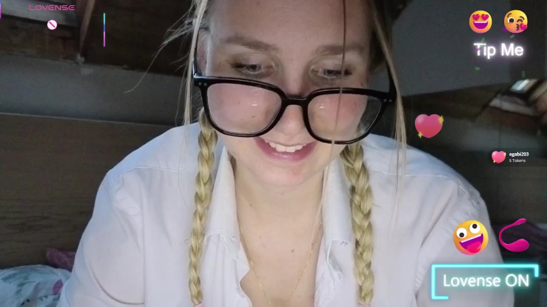Gallery image thumbnail from realmiagold's myfreecams stream on, 03/19/2026, 17:28 image 7 of 20