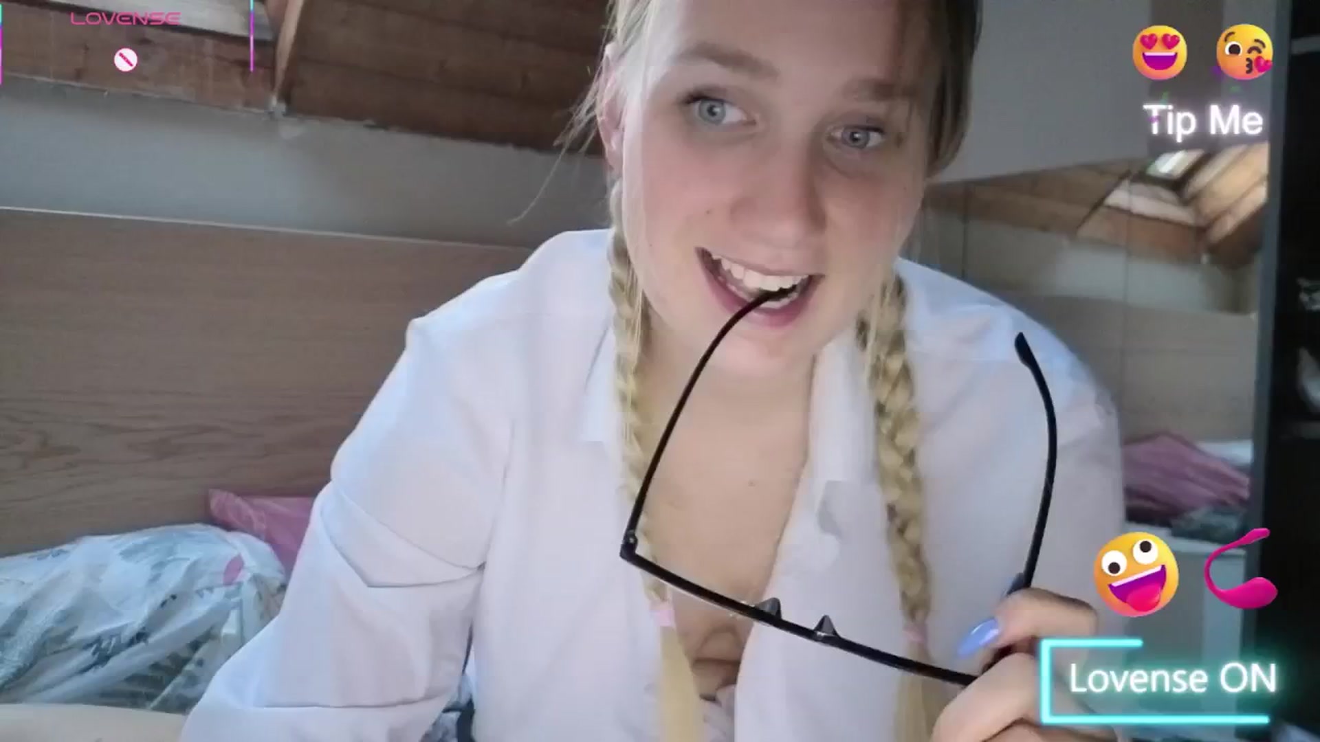 Gallery image thumbnail from realmiagold's myfreecams stream on, 03/19/2026, 17:28 image 1 of 20
