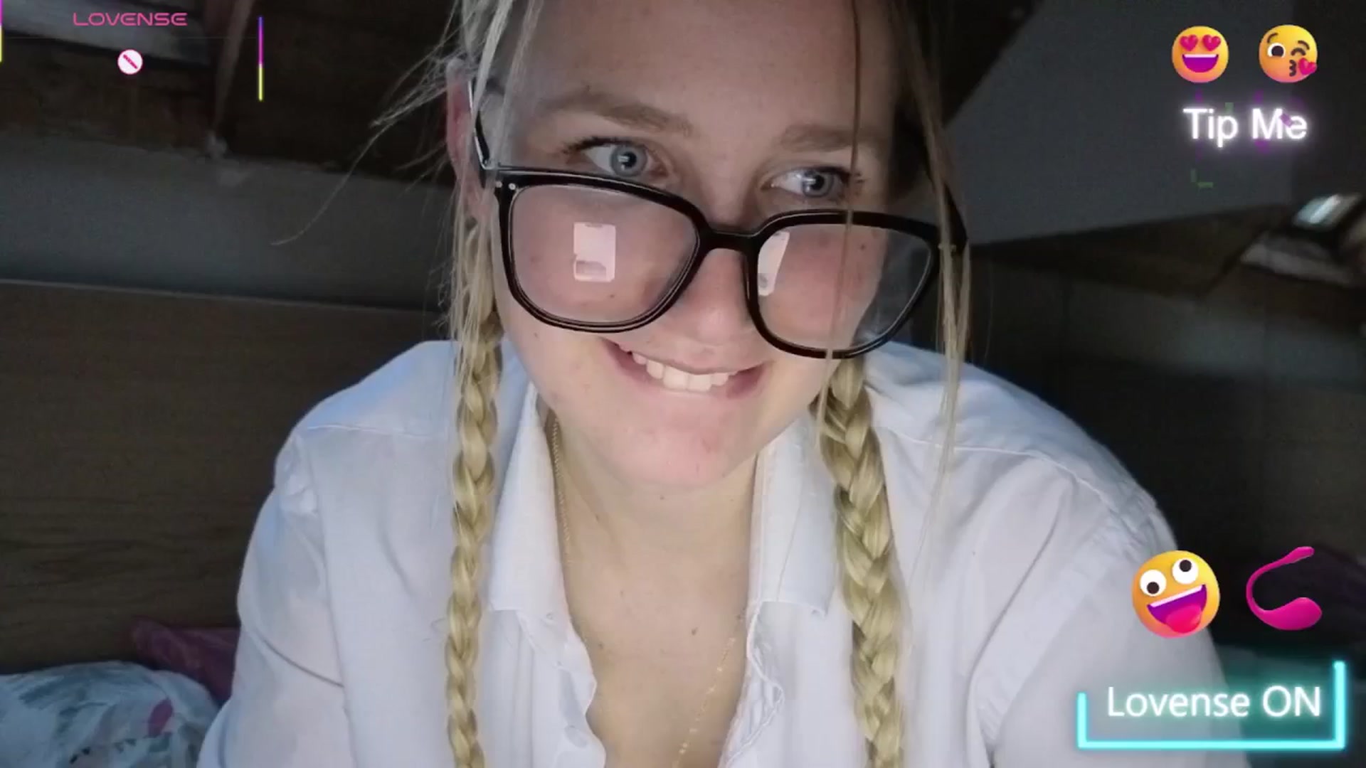 Gallery image thumbnail from realmiagold's myfreecams stream on, 03/19/2026, 17:28 image 8 of 20